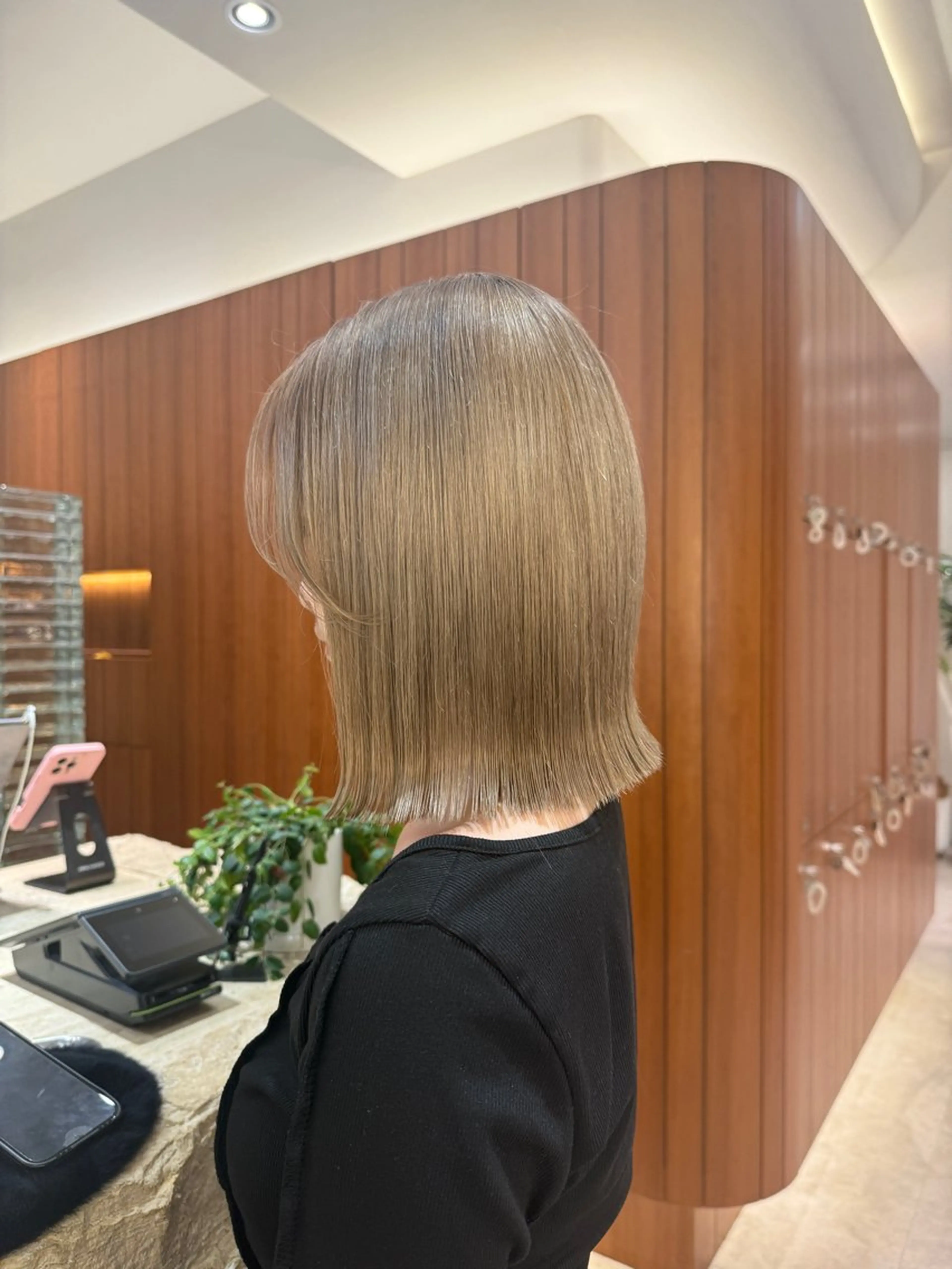 ミディアム カラー 切りっぱなしボブ ショートボブ ボブレイヤー ボブ くびれヘア カット ヘアカラー トリートメント 渋谷ボブ/レイヤー ボブ田中航平のヘアスタイル