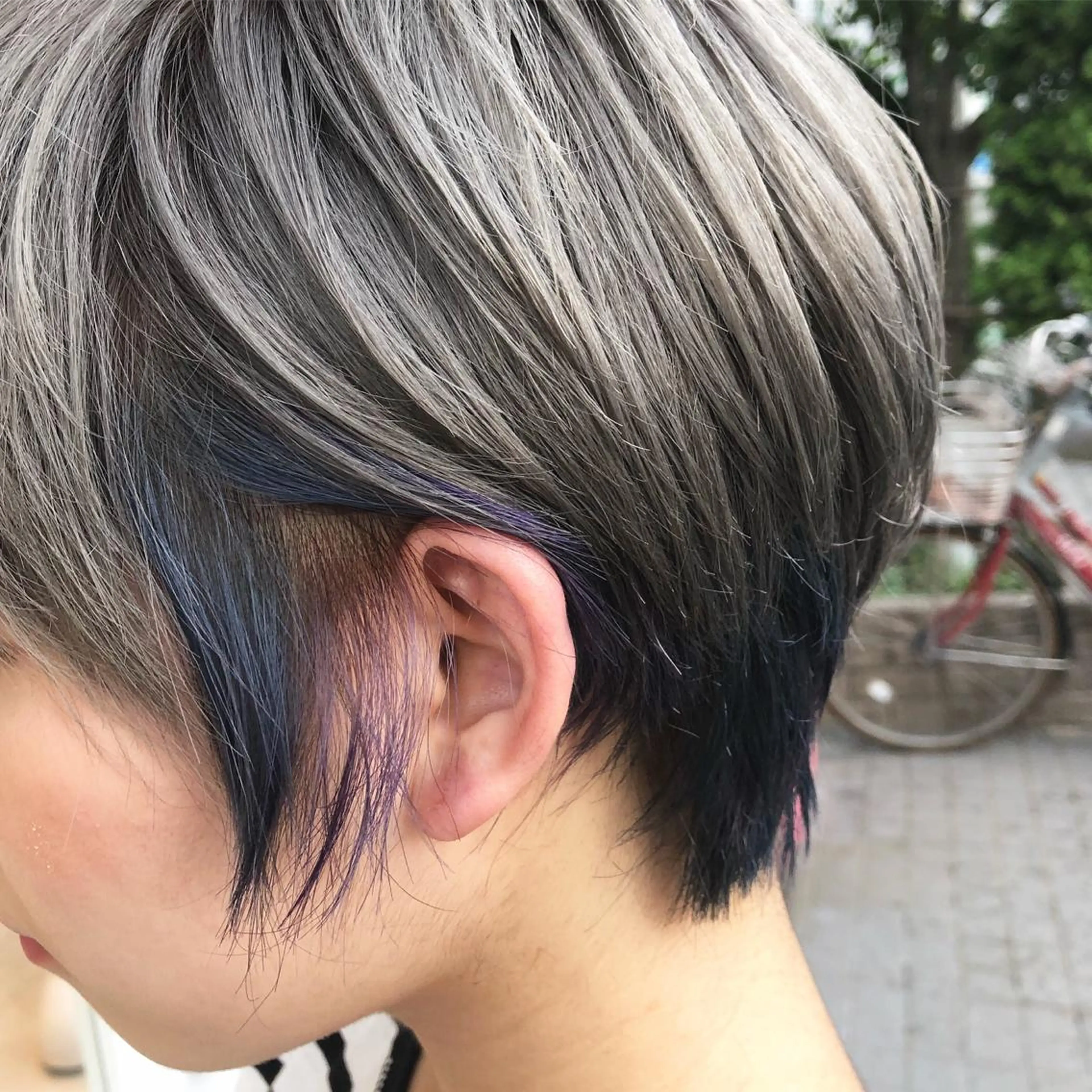 ショート カラー ブルーカラー インナーカラー パープルカラー シルバー ショートヘア sano sayakaのヘアスタイル