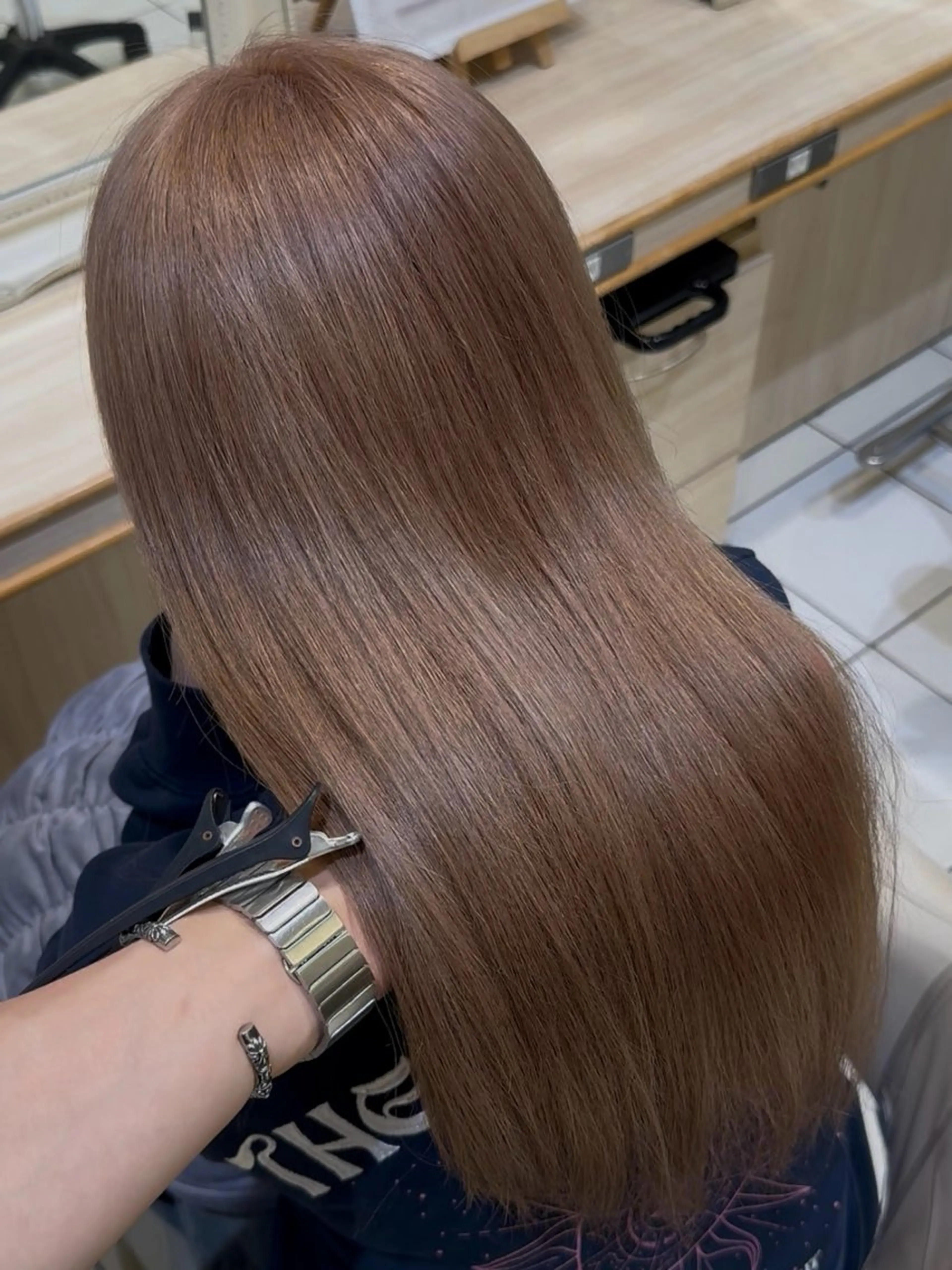 ロング カット ヘアカラー トリートメント ハイトーンカラー 髪質改善カラーノトのヘアスタイル