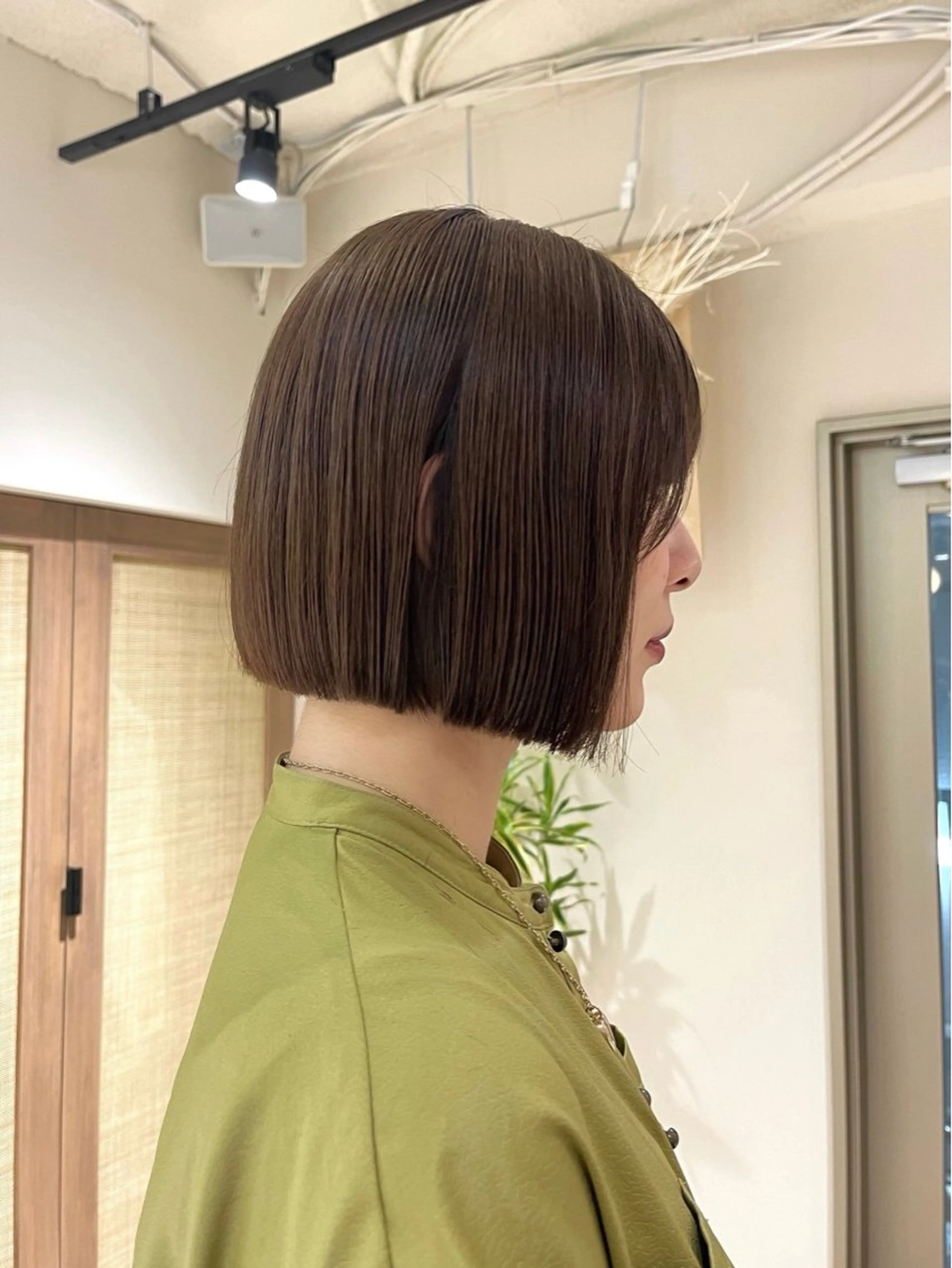 ショート カラー ベージュカラー ミルクティーベージュ ボブ カット ヘアカラー KANO🌷 ブリーチなしカラーのヘアスタイル