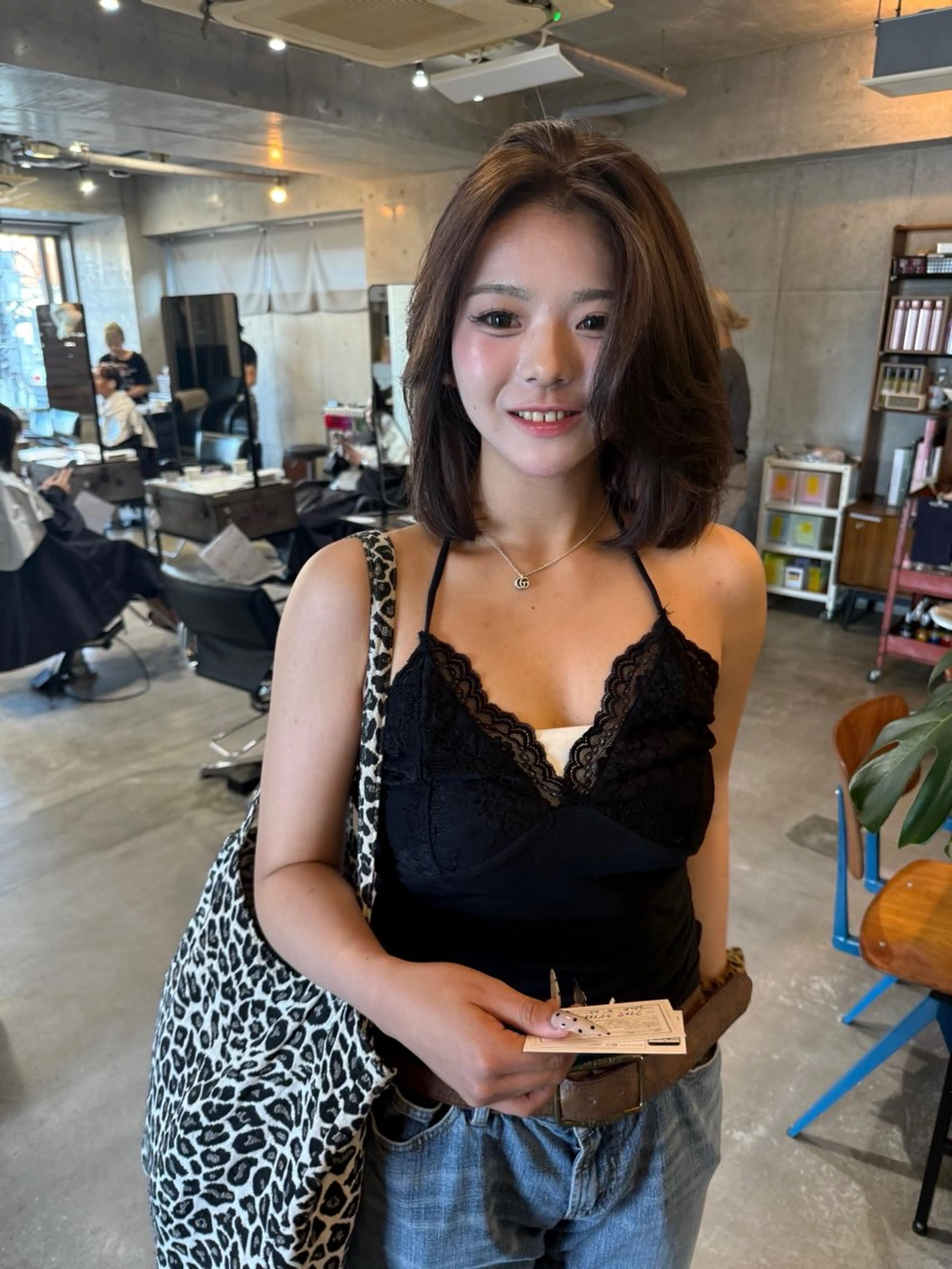 ミディアム ハッシュカット レイヤーカット カット ヘアカラー レイヤーカット\ウル フ　chinatsuのヘアスタイル