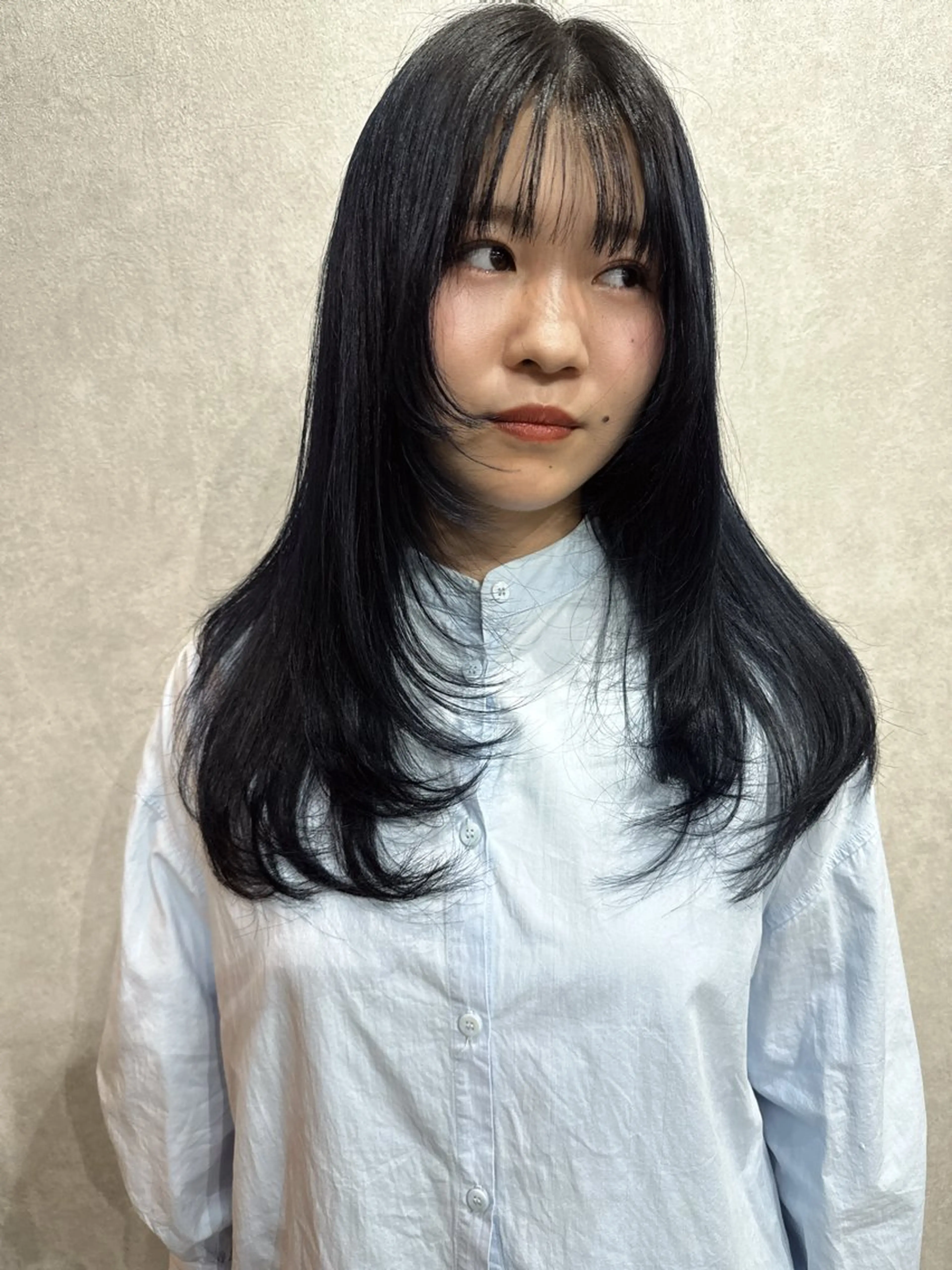 ロング カラー 黒髪 ブルーカラー ブルーブラック レイヤーカット AIRI layer cut hairのヘアスタイル