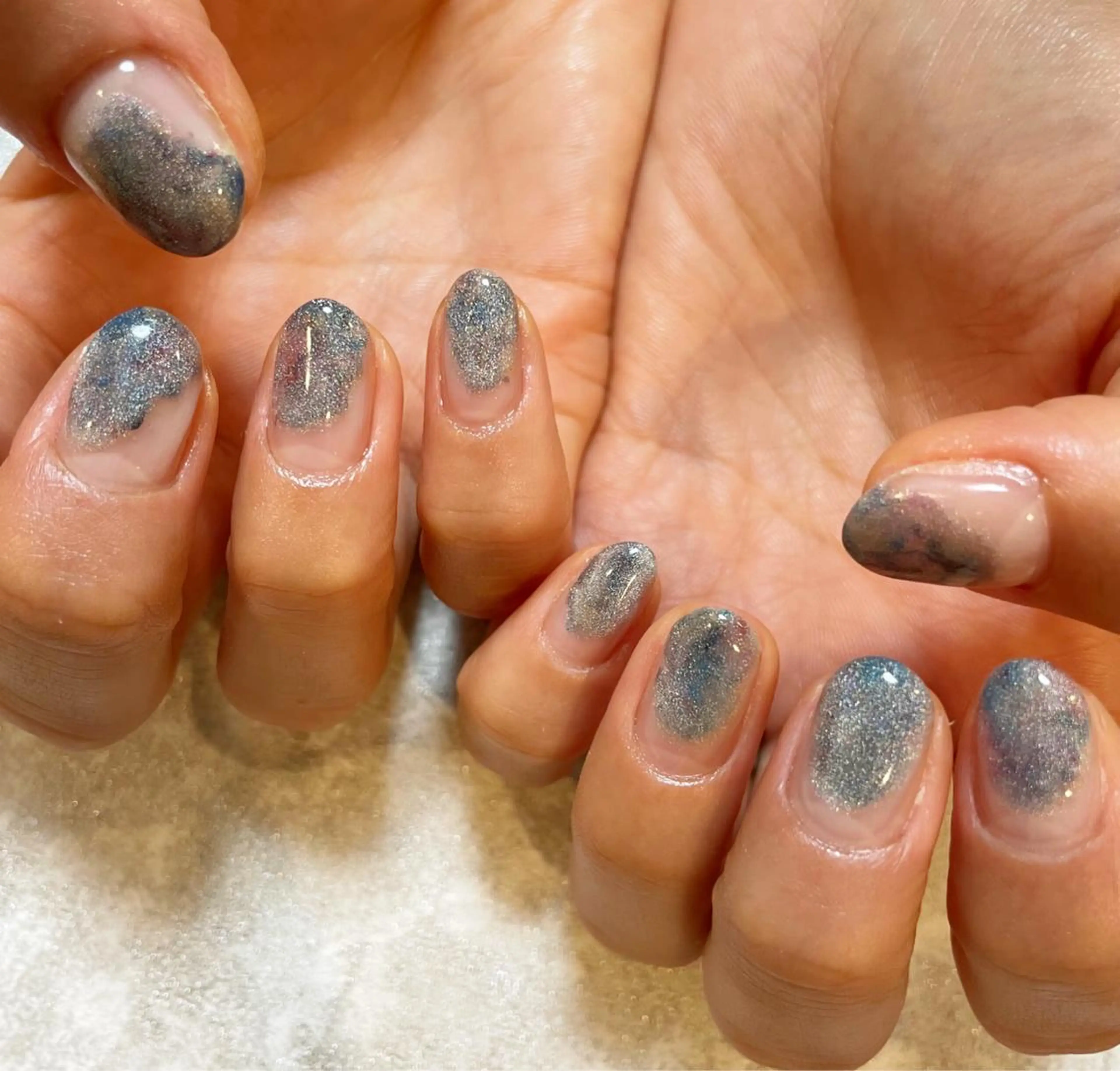 ミディアム ネイル マグネットネイル ニュアンスネイル Re:st〔リスト〕所属・ayane Re:st〔リスト〕のネイルデザイン