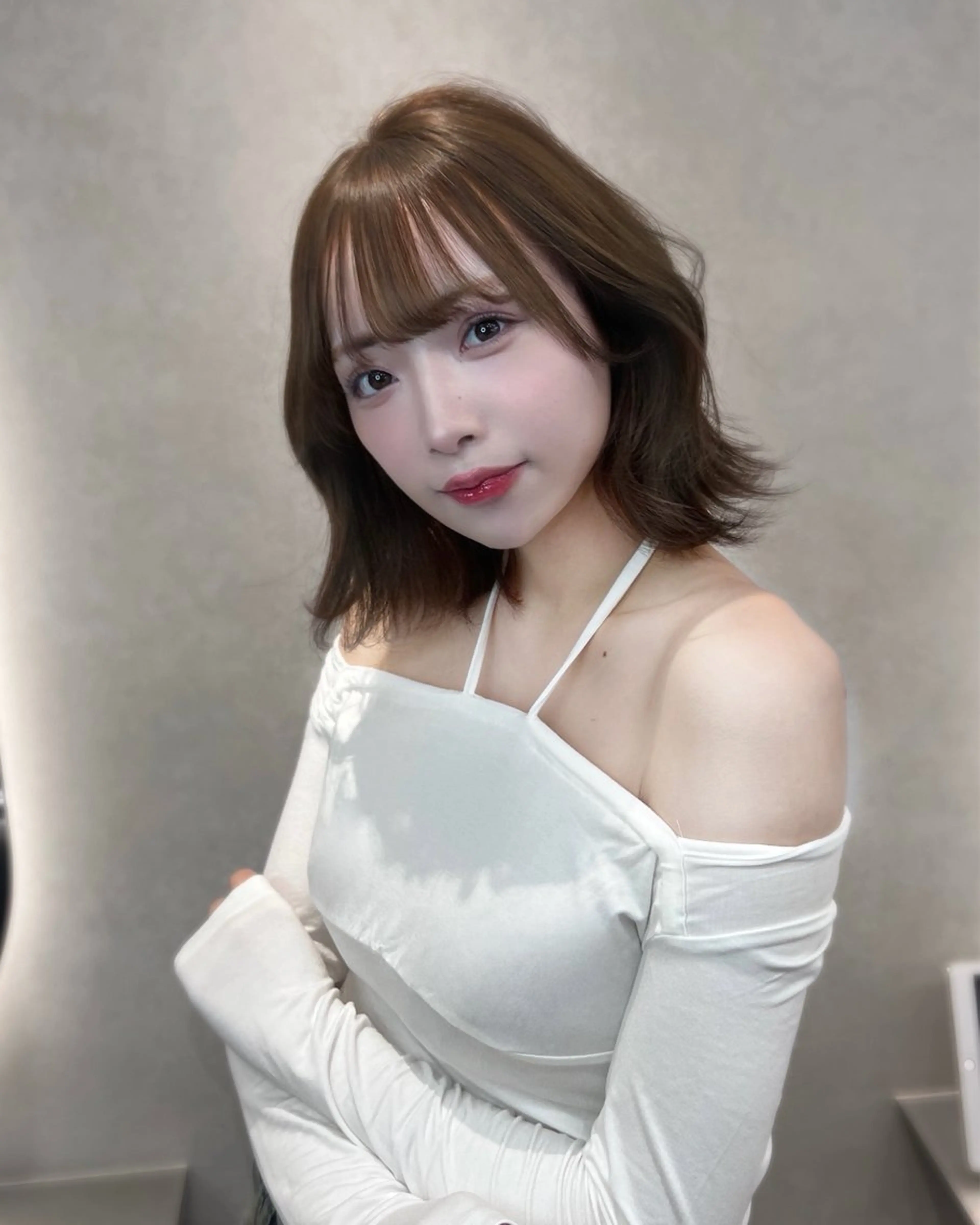 ミディアム ヘアカラー ハイトーン ハイライ ト バレイヤージュのヘアスタイル