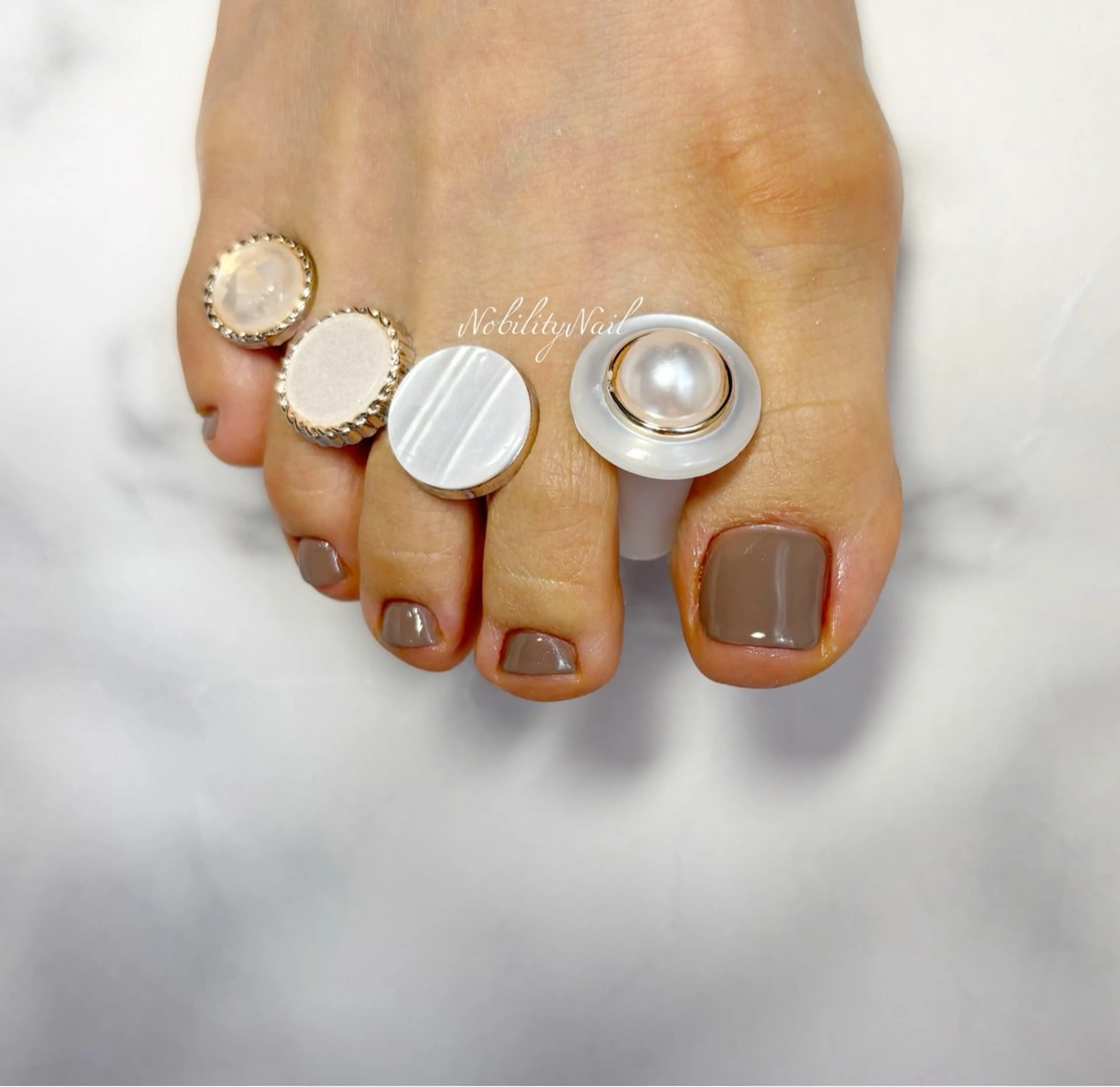 ネイル シンプルネイル フットネイル ネイルサロンNobilityNail所属・風口 麻由子のネイルデザイン