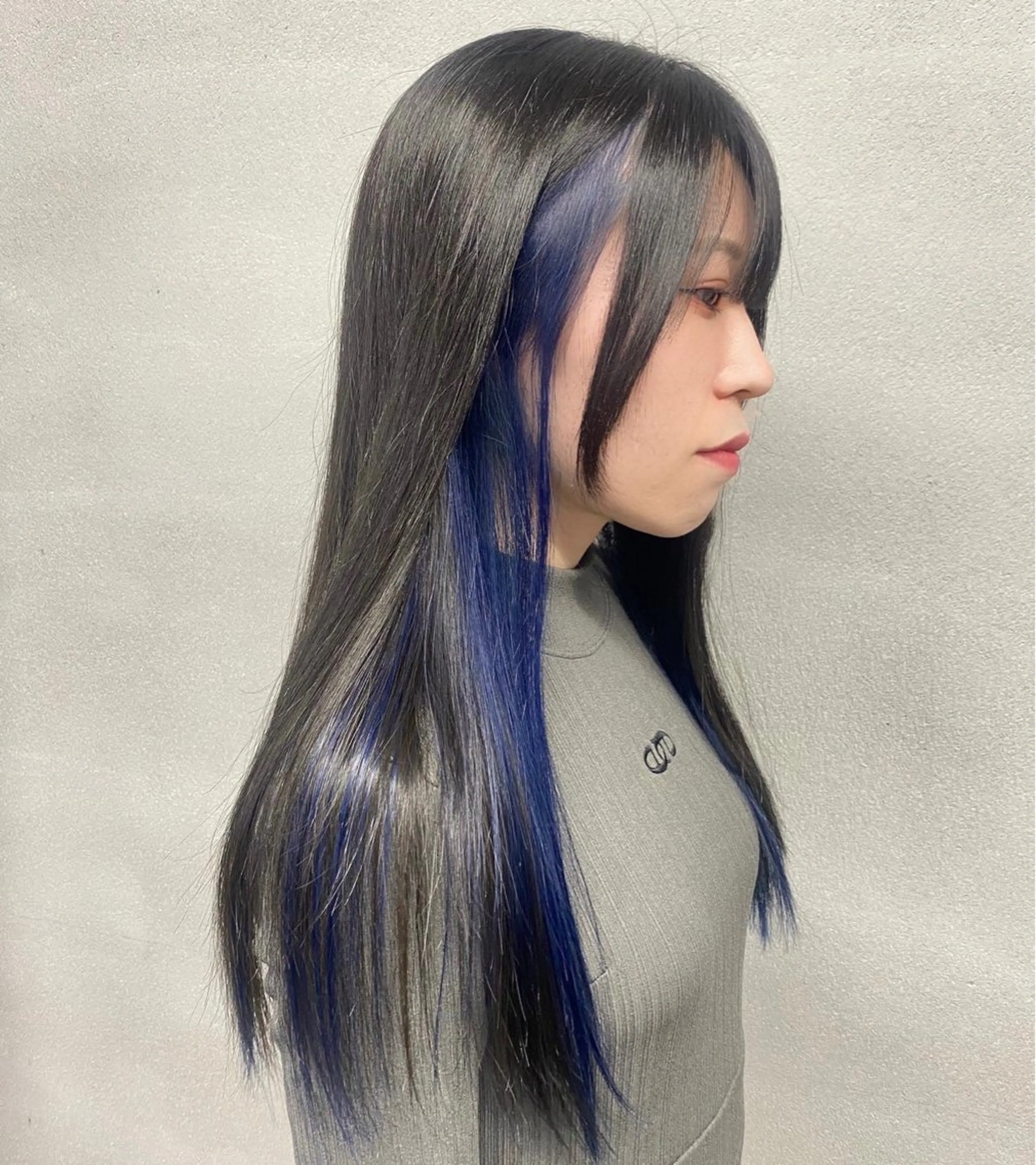 ロング カラー ブリーチ ブルーカラー イヤリングカラー カット ヘアカラー IROHA 柏のヘアスタイル