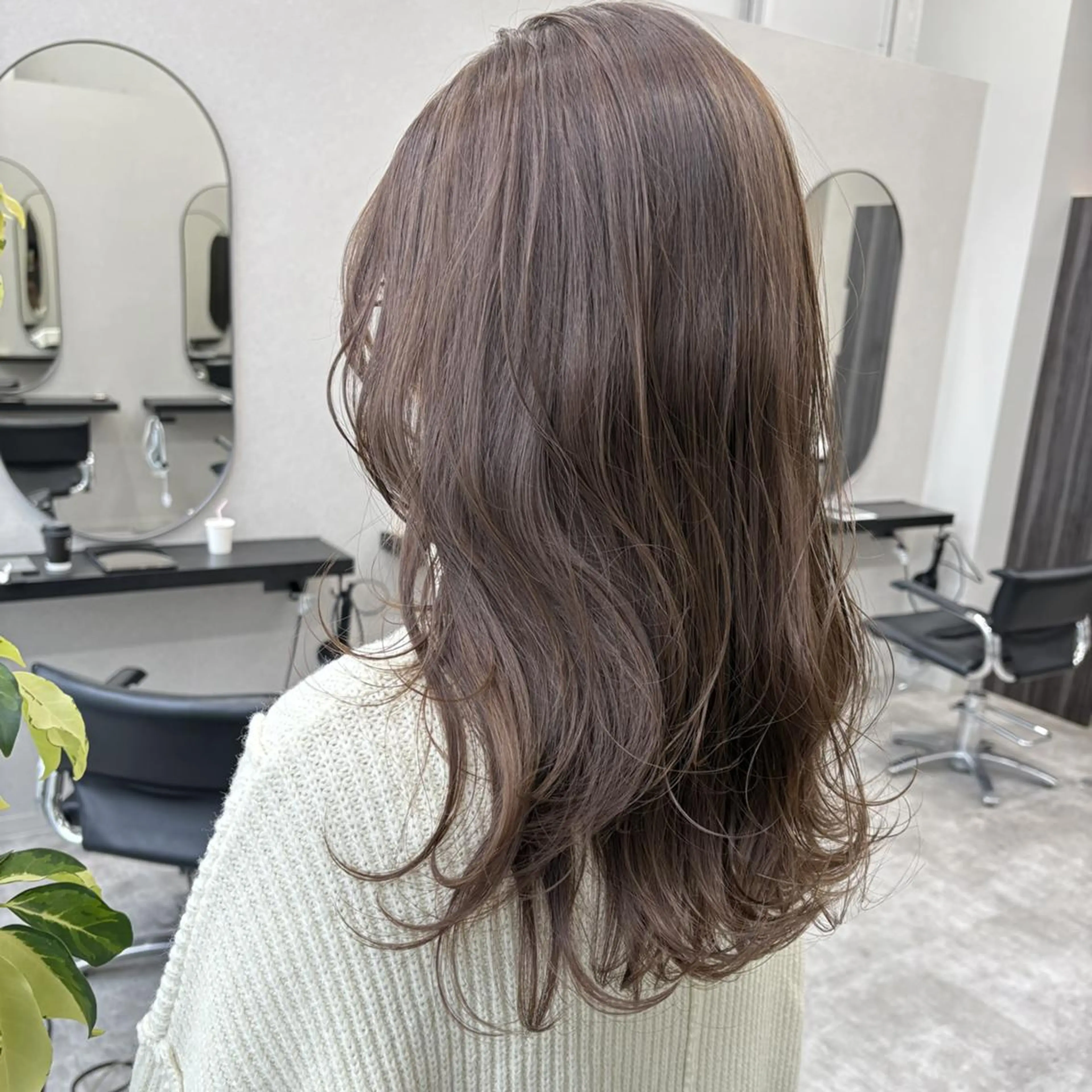 カラー ミディアム ベージュカラー 透明感カラー ヘーゼル ヘアカラー トリートメント 透明感🪽艶カラー☆ 伊東 楓のヘアスタイル