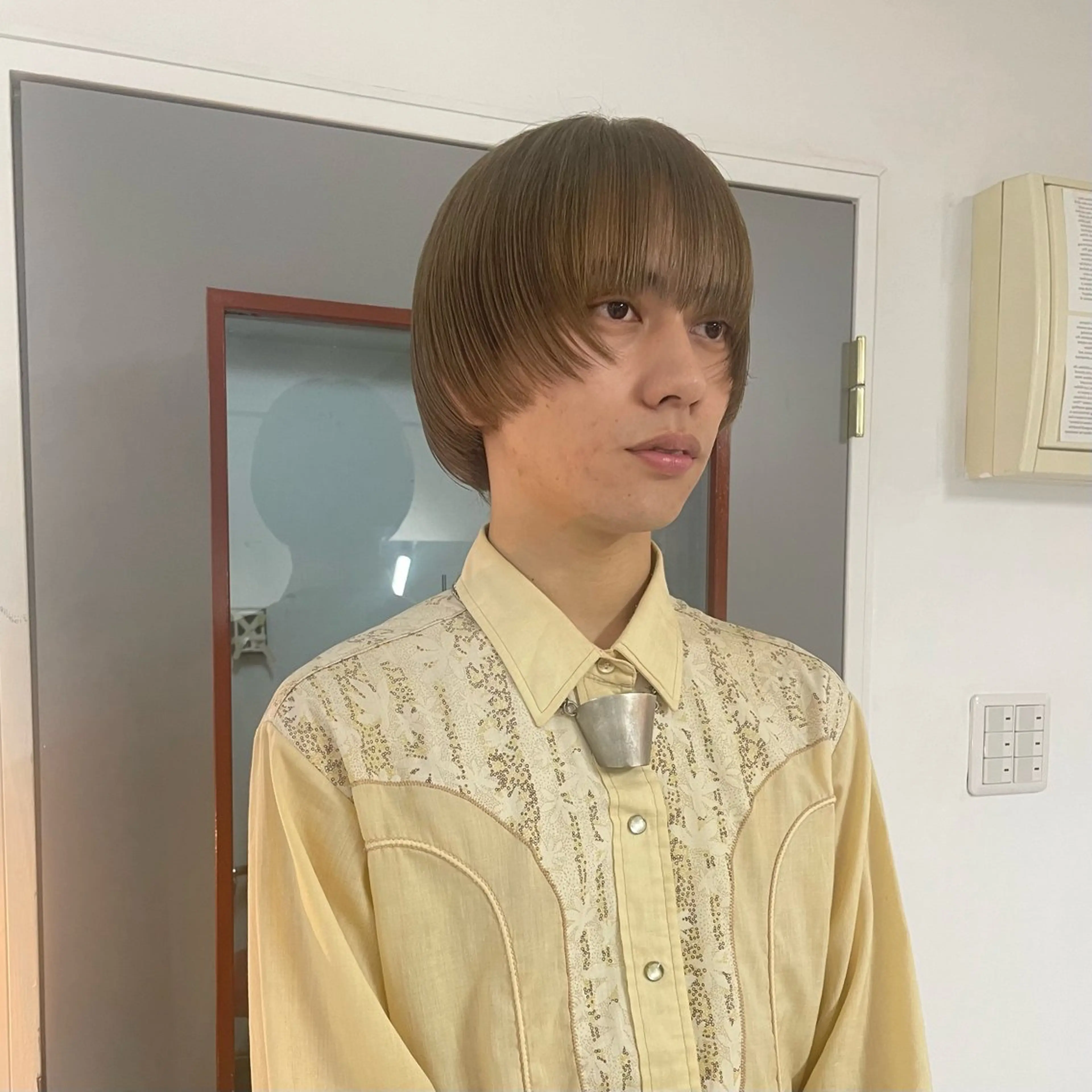 ショート カラー メンズ ベージュカラー 楪 yuzuriha所属・Saaya/レイヤー /ブリーチ/ブロンドのヘアスタイル