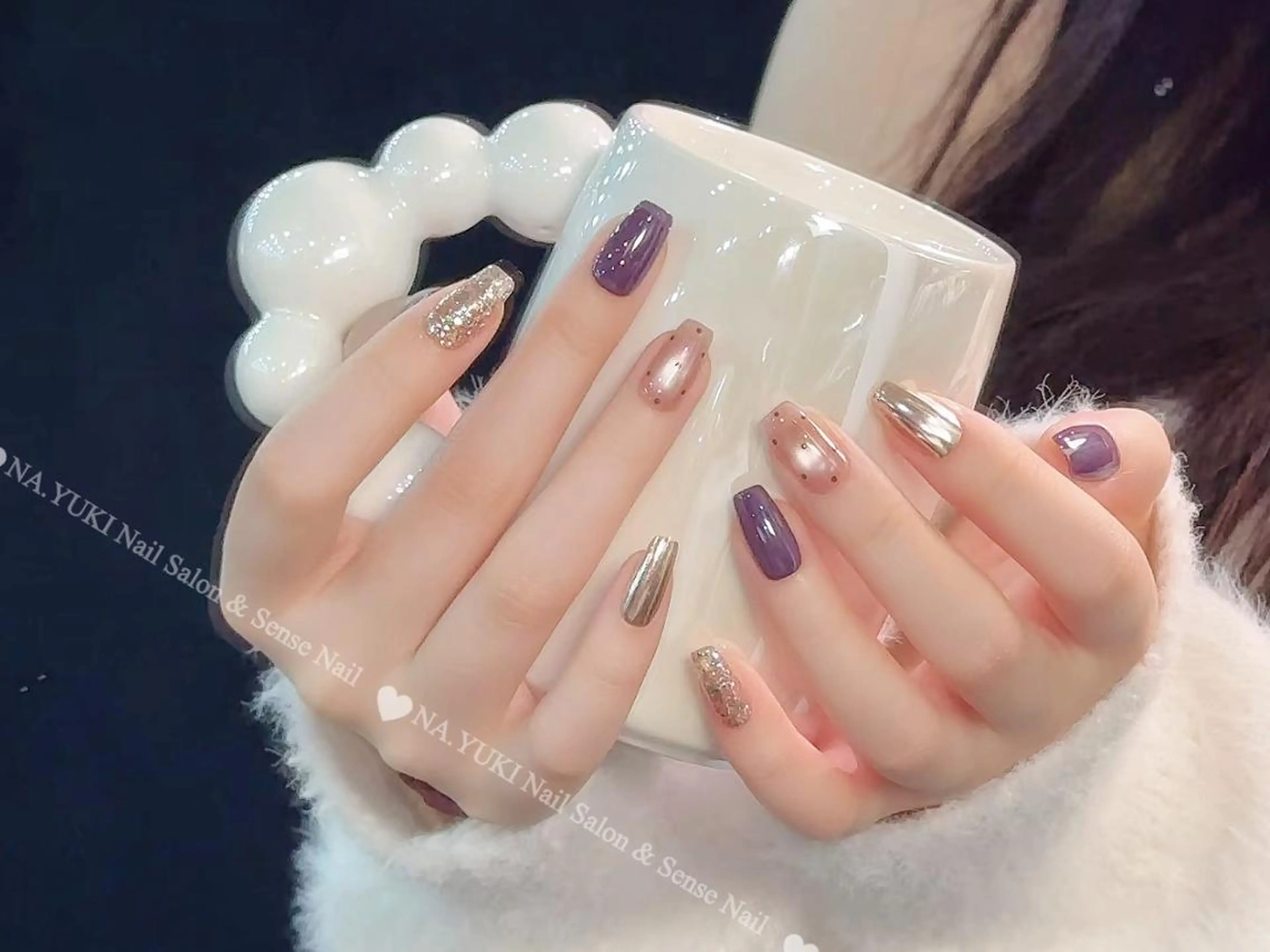 ネイル ドット ジェルネイル ゴールド オフィスネイル ワンカラーネイル ハンドネイル ハンドケア Salon de Minuit🦩のネイルデザイン