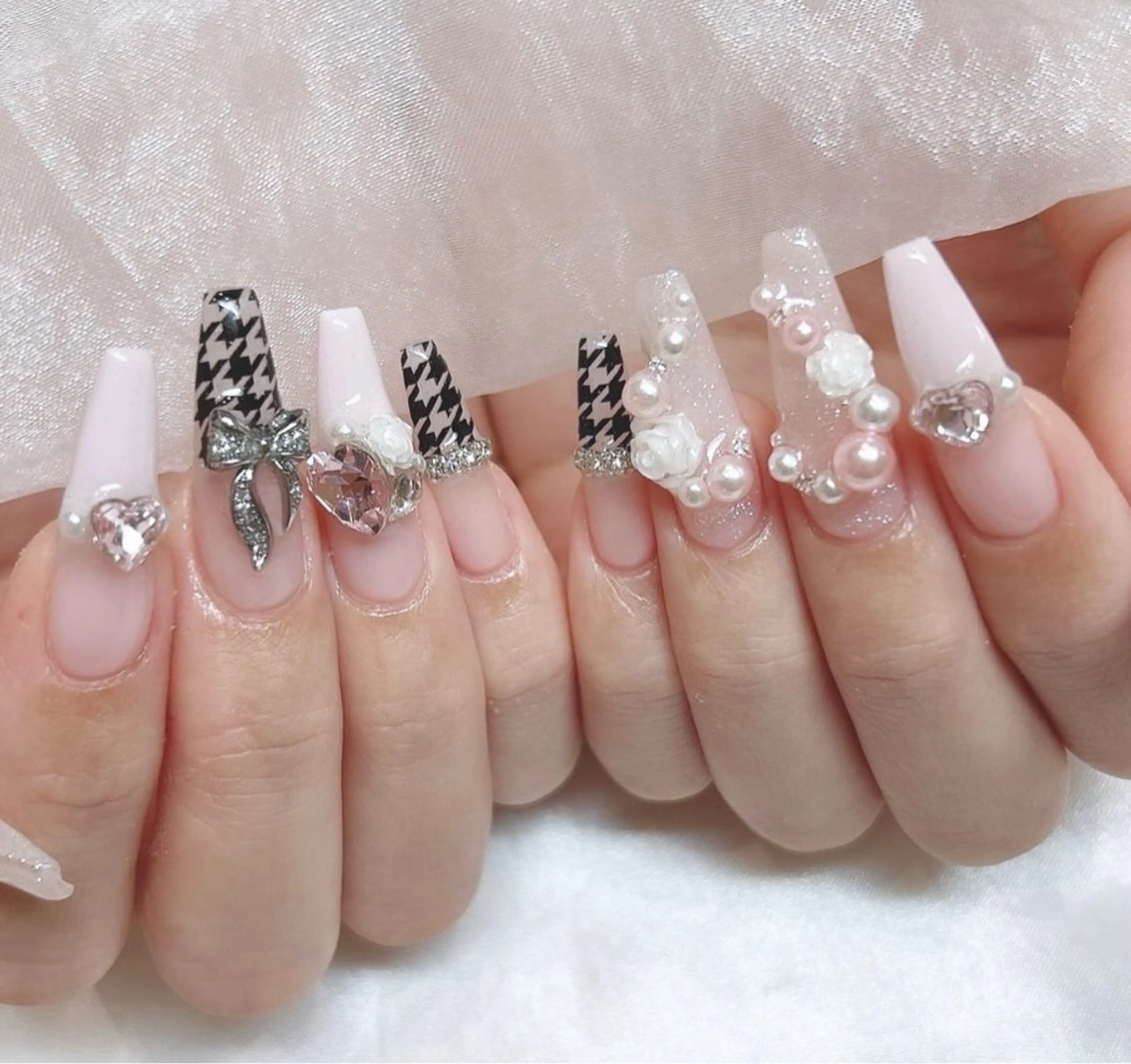 ネイル グラデーション キラキラネイル ワンカラーネイル 冬ネイル Jenn Nail Salonのネイルデザイン