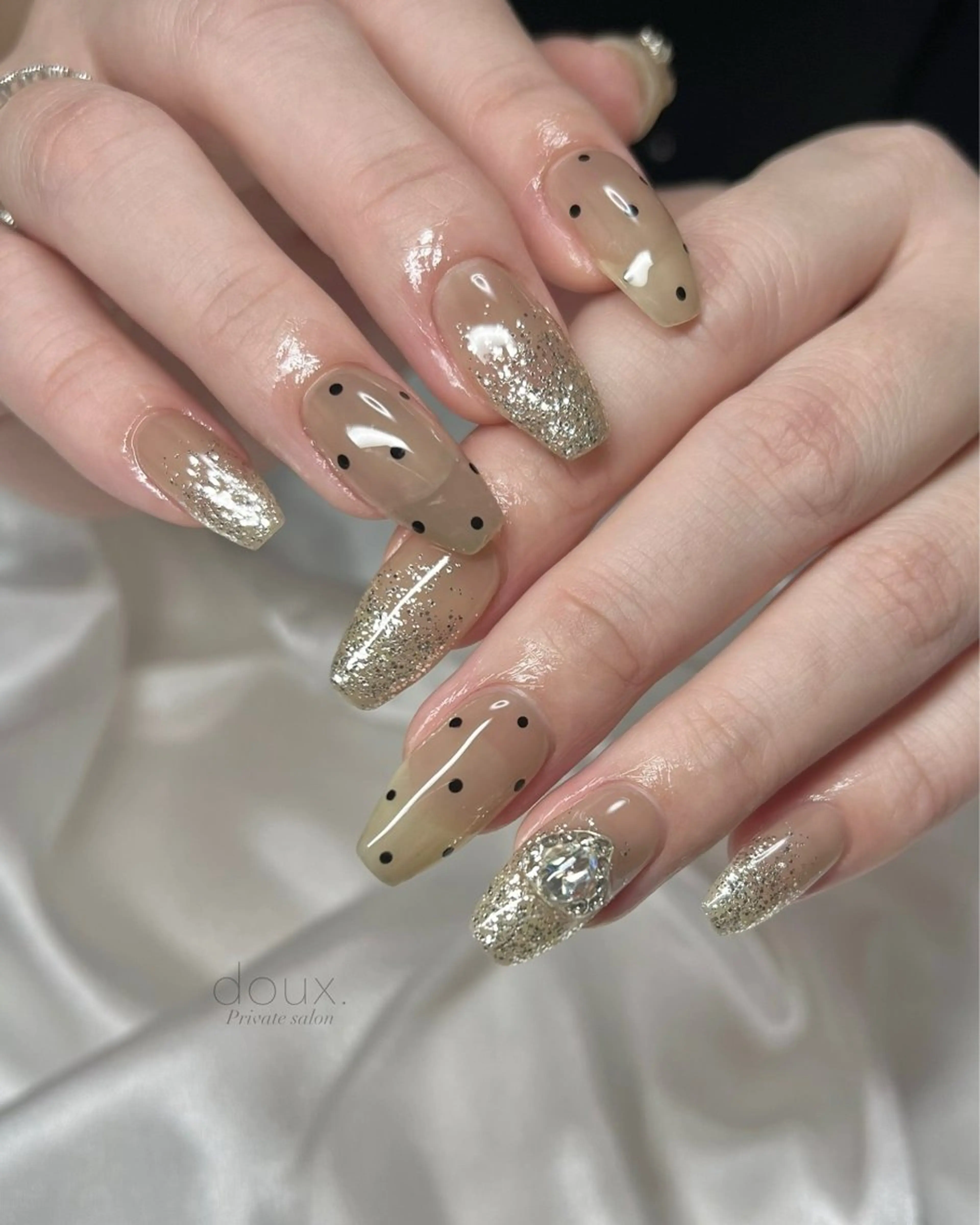 ネイル アートネイル ドット キラキラネイル 韓国ネイル ニュアンスネイル doux. nailのネイルデザイン