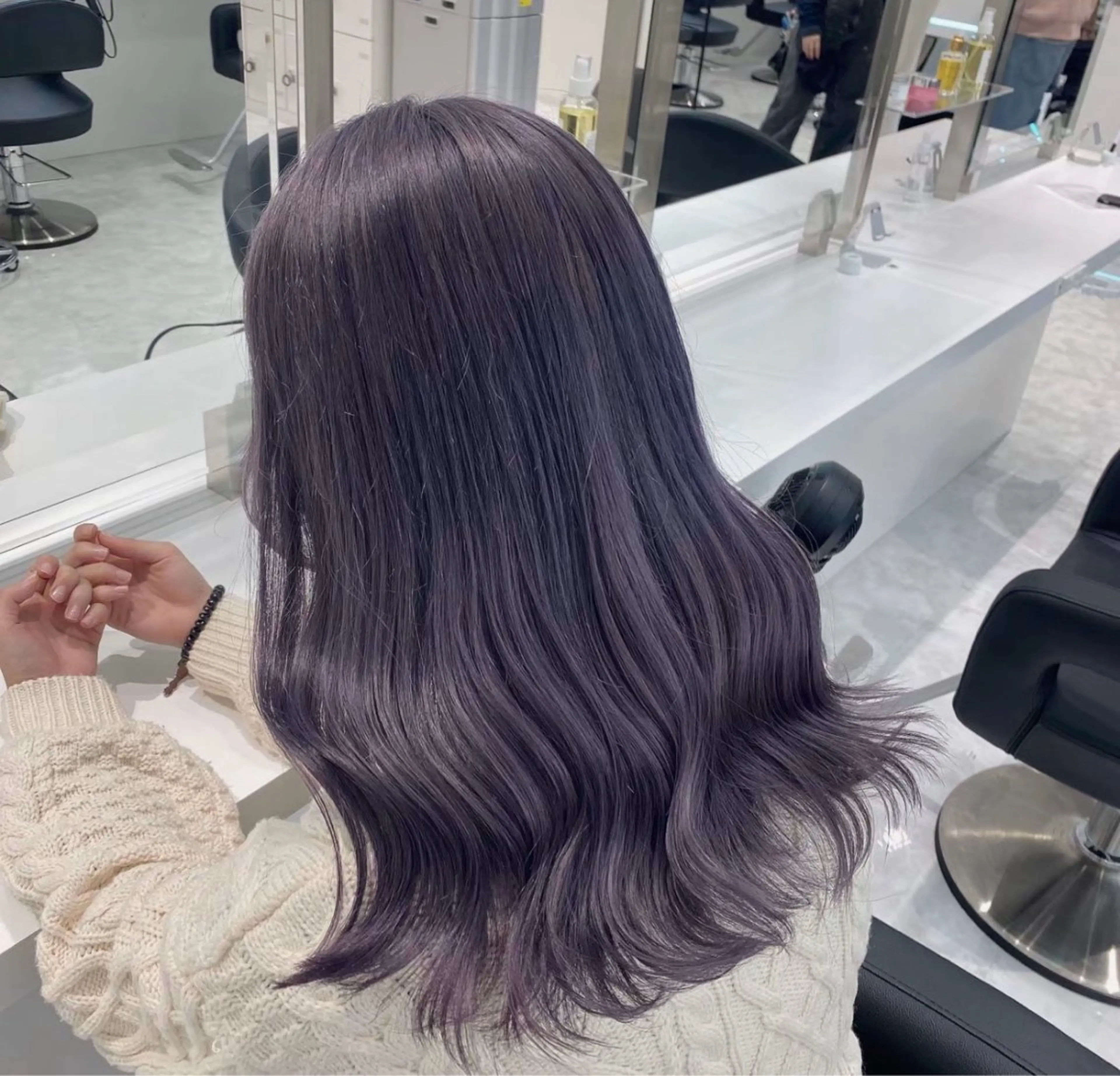 ロング カラー ヘアアレンジ ブリーチ 透明感カラー グレージュ ラベンダーカラー ラベンダーグレージュ ヘアカラー トリートメント ヘアセット 🩵ダメージレス艶感 ハイトーン🩷のヘアスタイル