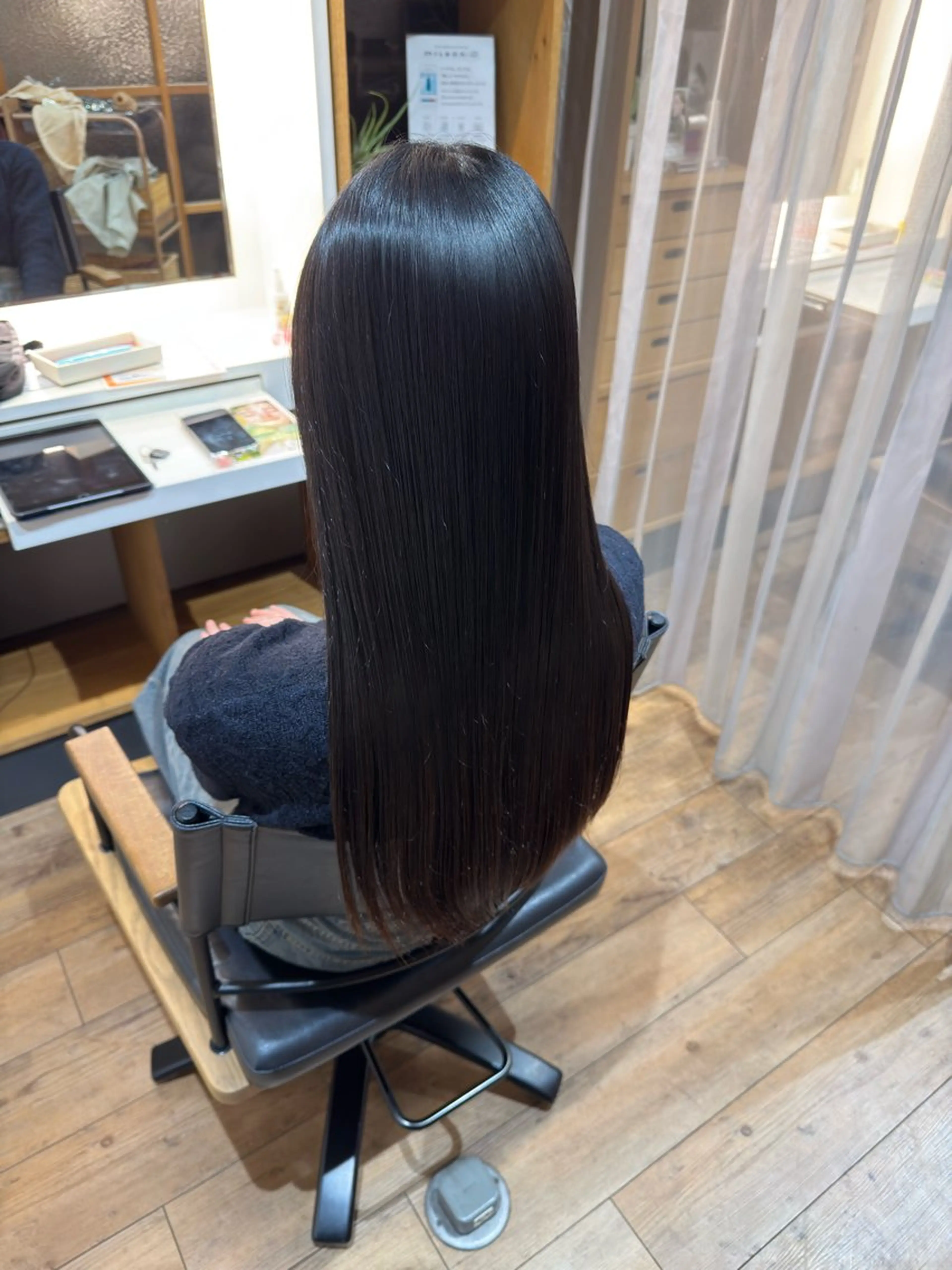 セミロング カット 縮毛矯正 トリートメント afloatkobe所属・美髪/髪質改善 川口凌弥のヘアスタイル