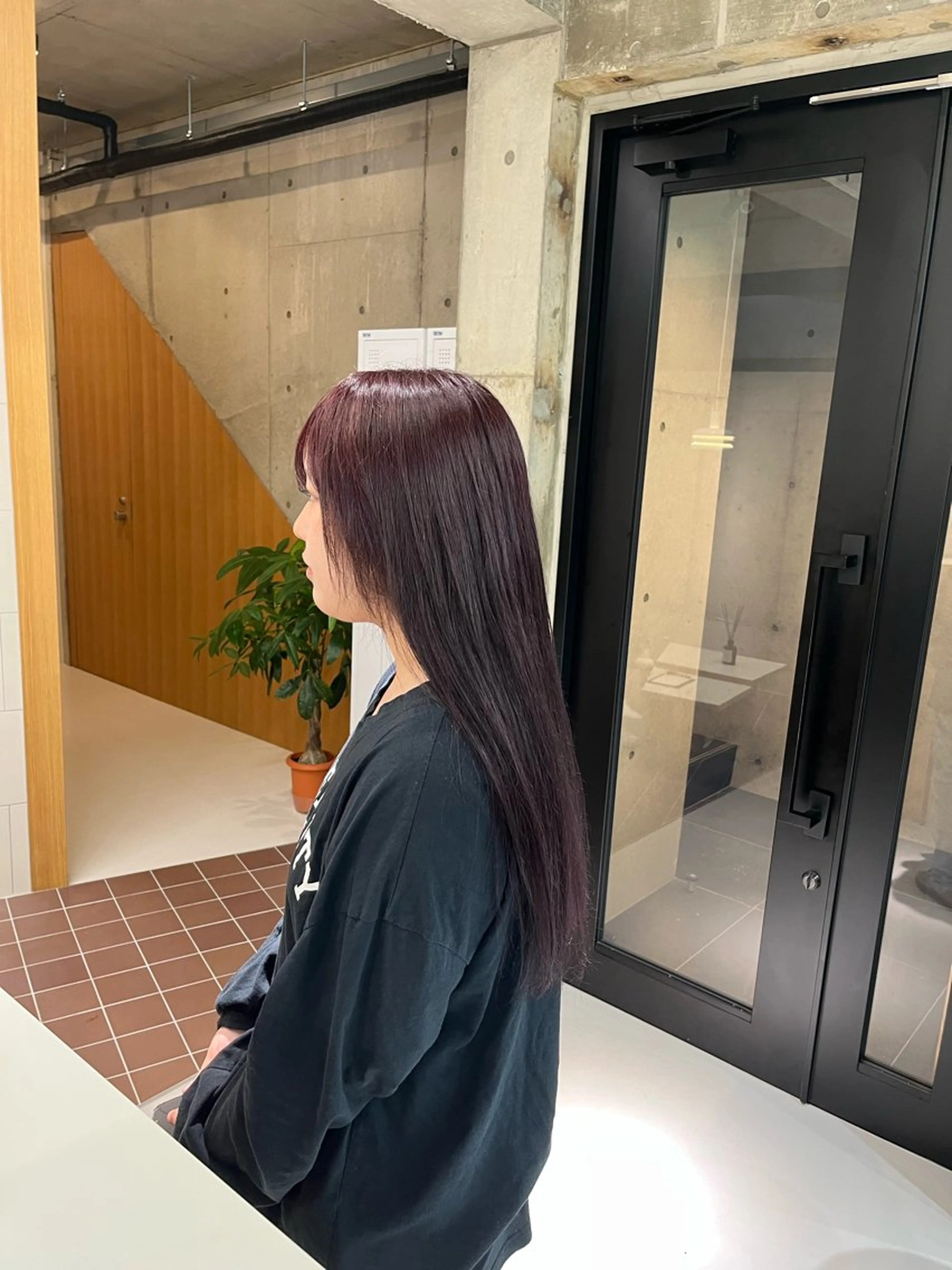 ロング カラー ブリーチ カシス ピンクカラー nagi所属・横田直也／韓国風 レイヤーカット／千種のヘアスタイル