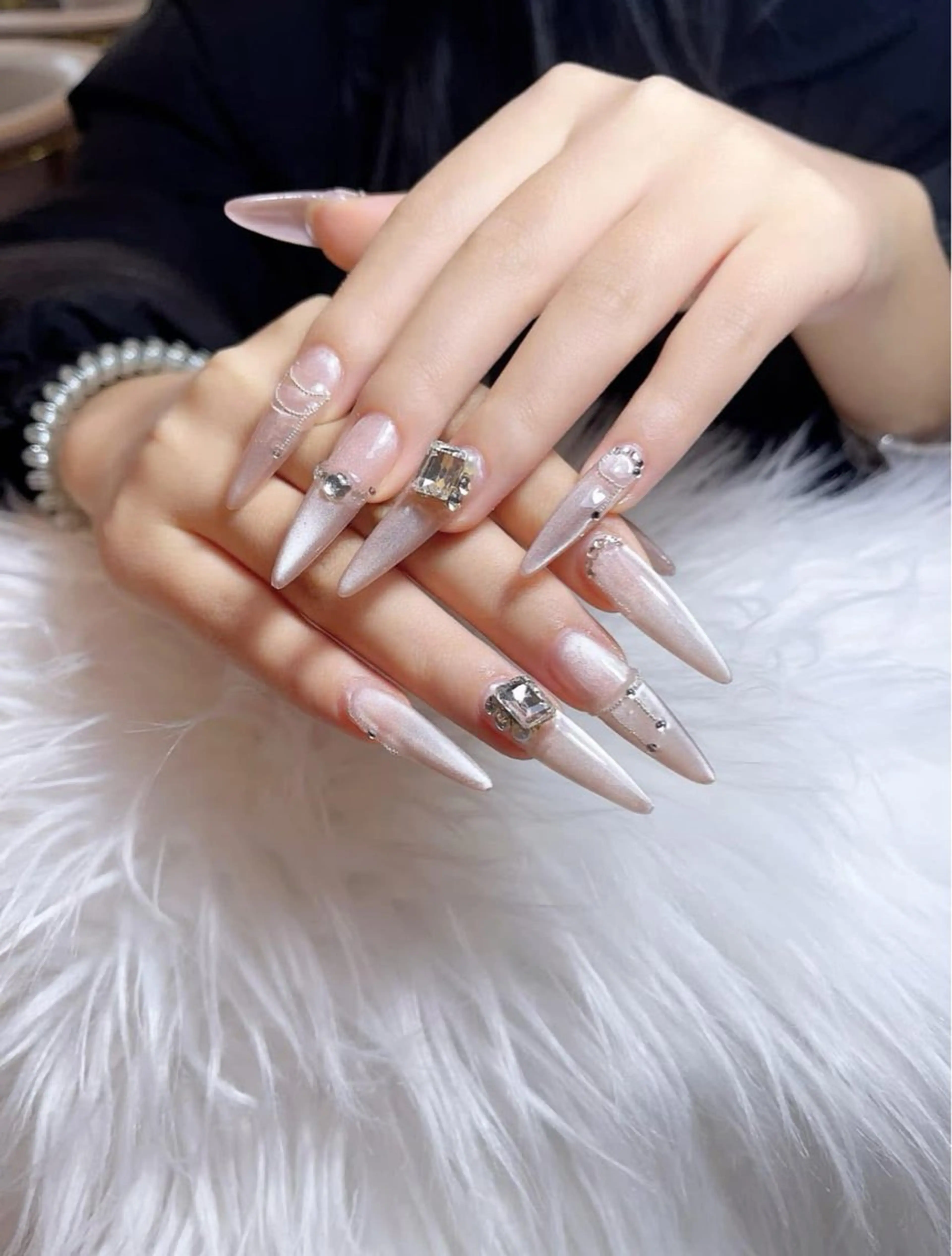 ネイル チークネイル フレンチネイル グラデーション キラキラネイル 韓国ネイル Minette nailHuongのネイルデザイン
