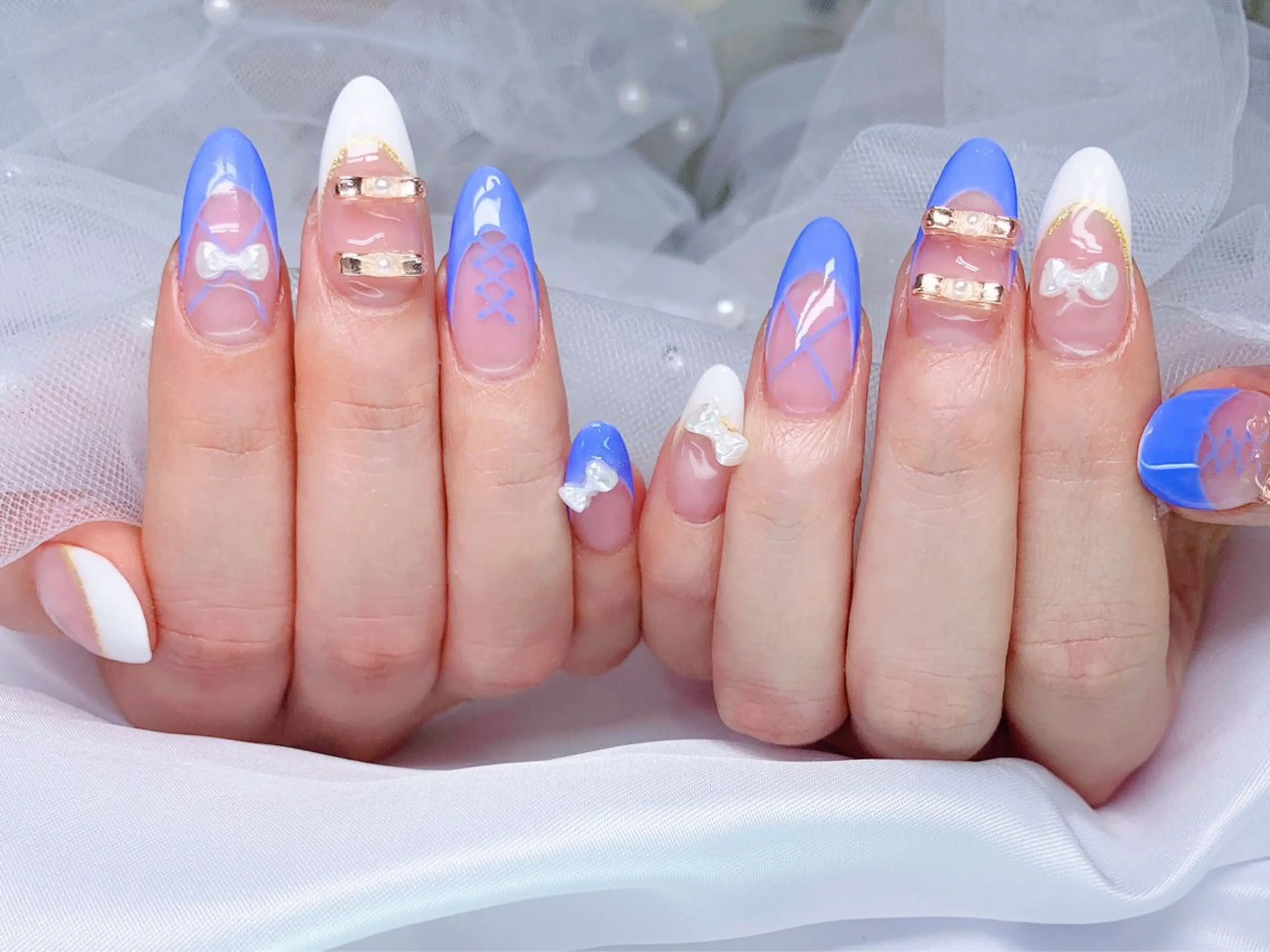 ネイル オーロラネイル フレンチネイル 韓国ネイル スカルプネイル 春ネイル H'ami  nail salon所属・hami nailのネイルデザイン
