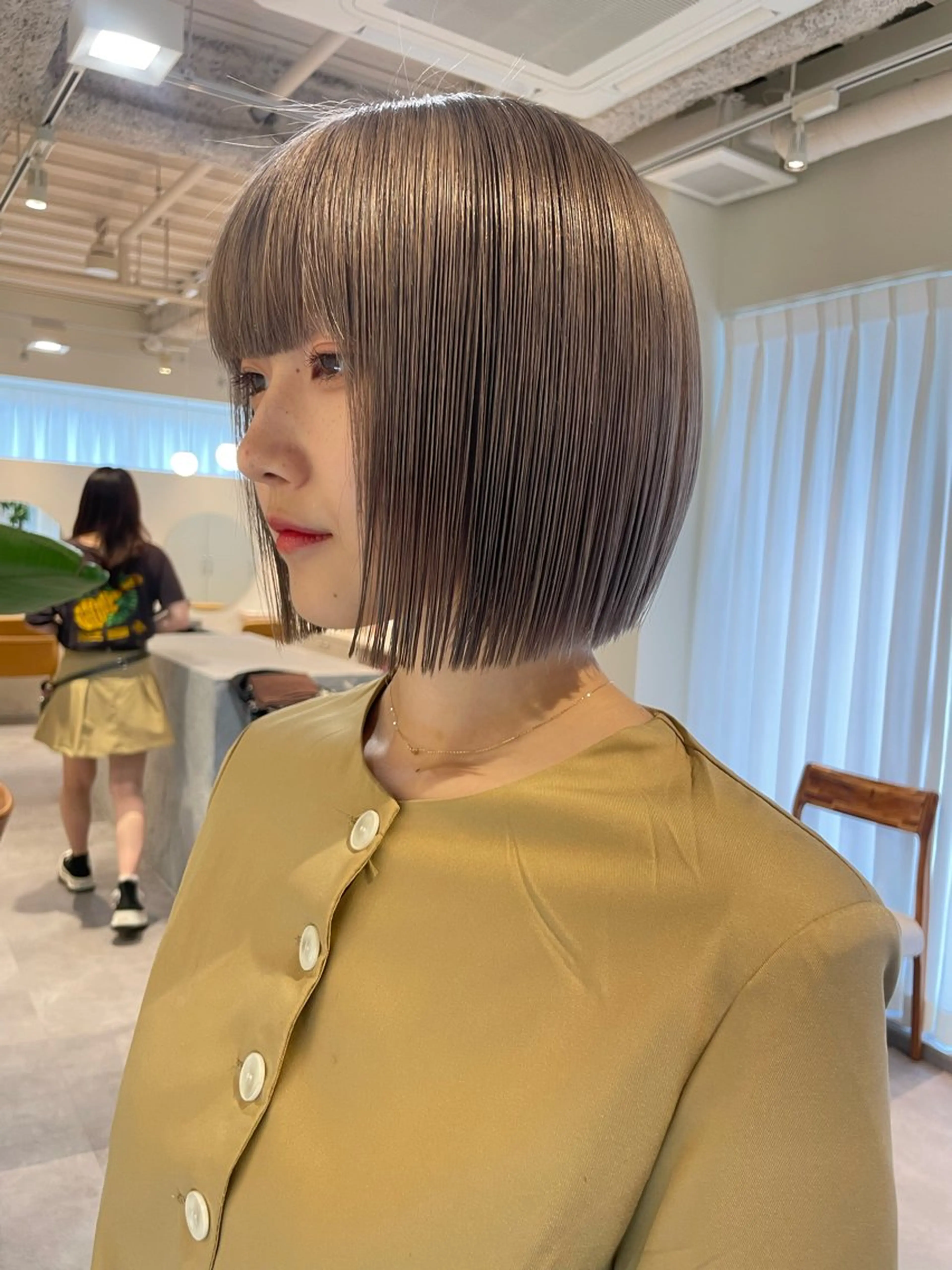 ミディアム カラー ハイトーンカラー ボブ 若月 あやかのヘアスタイル