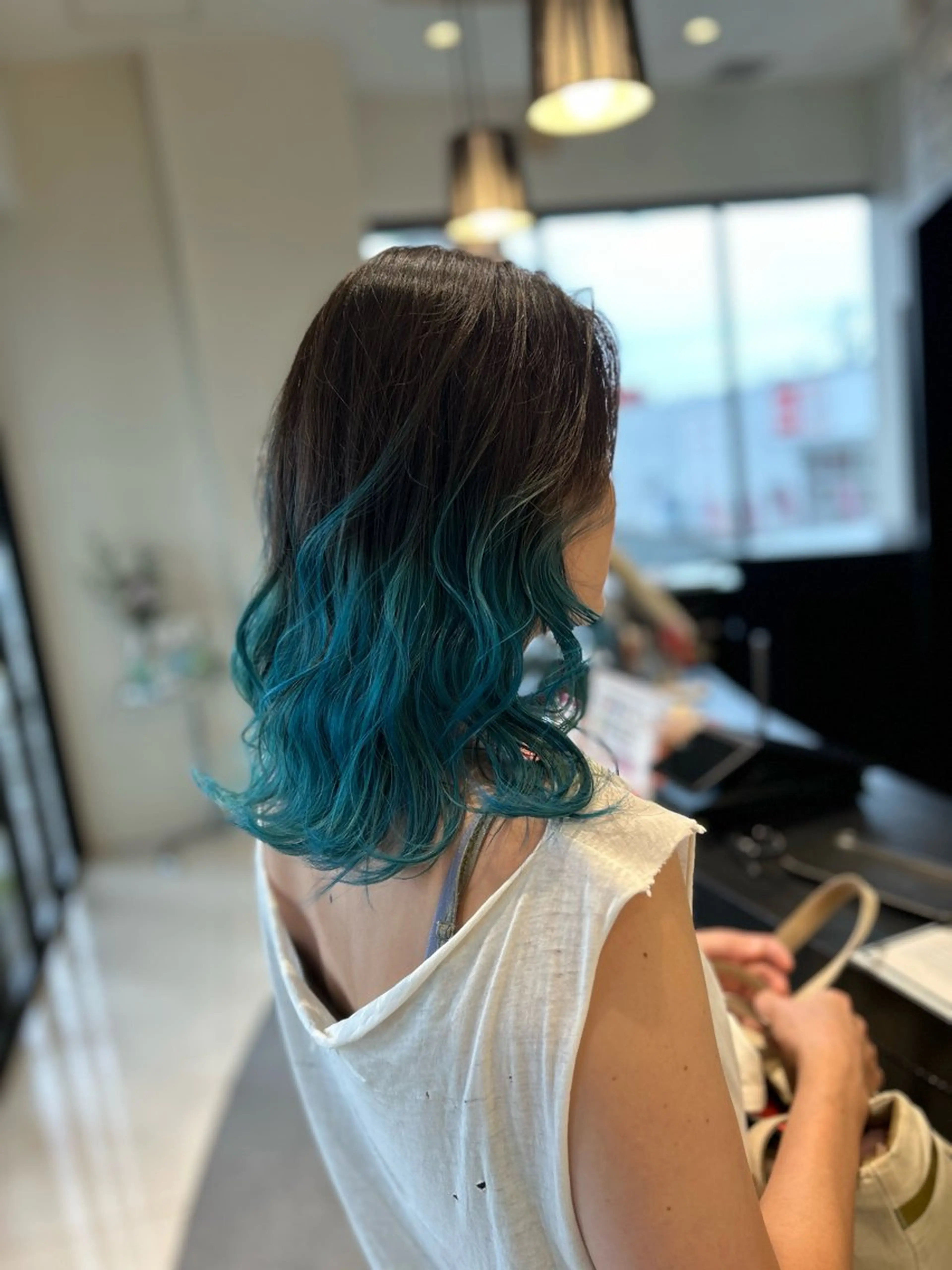 ミディアム カラー ブリーチ ブルーカラー 透明感カラー ダブルカラー グラデーションカラー ヘアカラー カラーと言ったら SAWARAのヘアスタイル