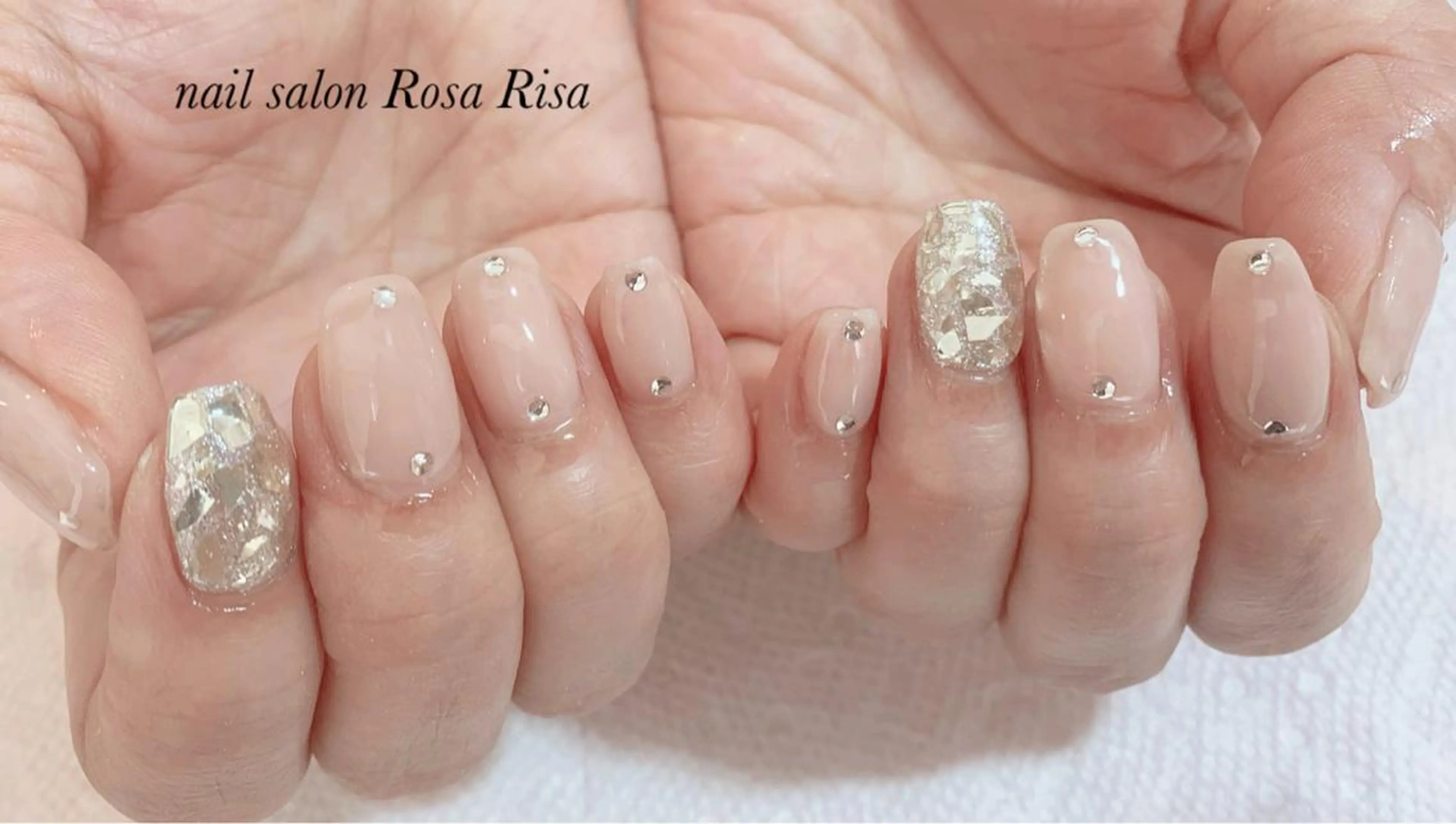 ミディアム ネイル ハンドネイル ネイルスタジオ シェイクユアハンズのネイルデザイン