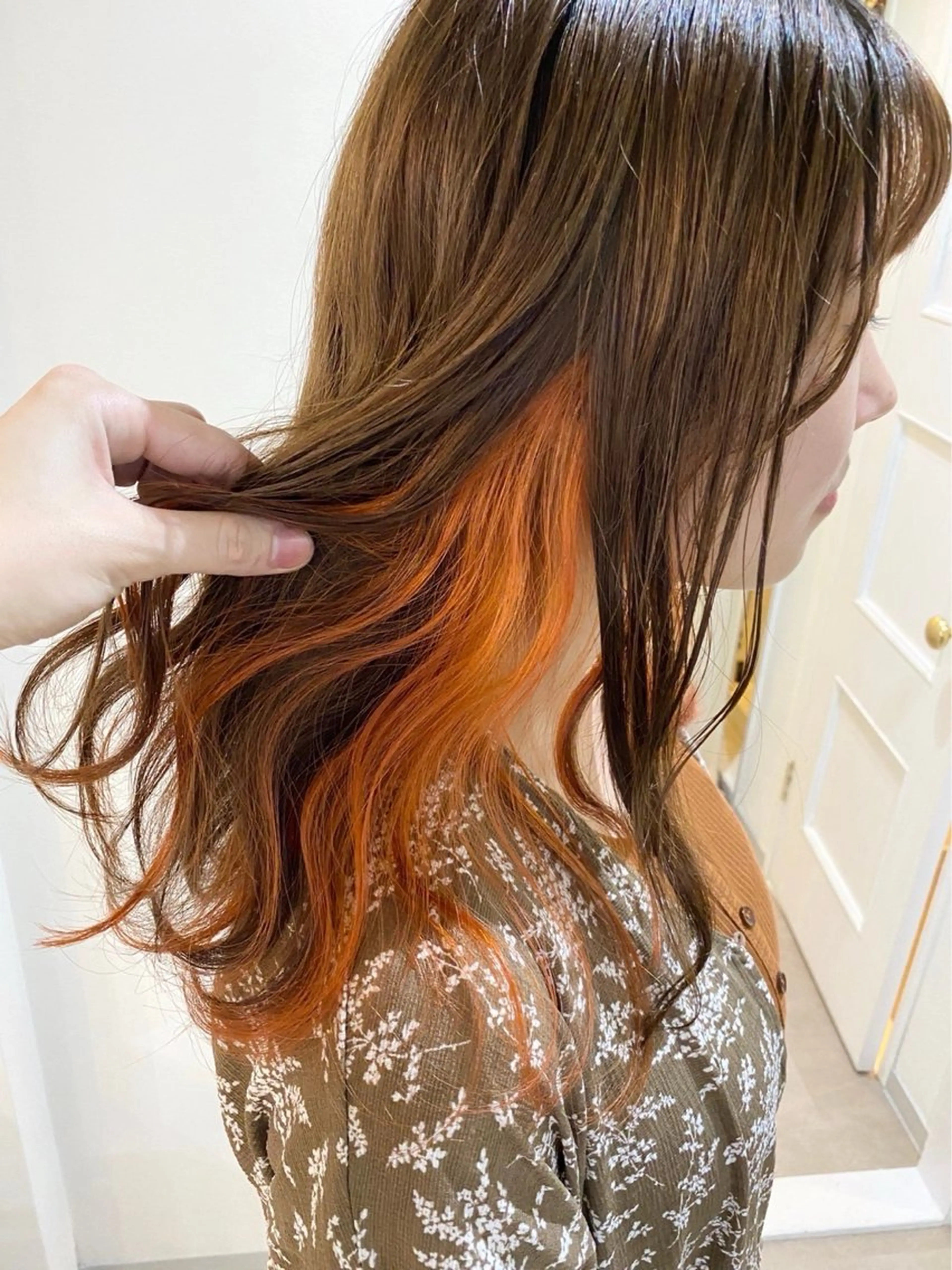 セミロング カラー ブリーチ インナーカラー オレンジ ヘアカラー 名古屋/髪質改善/ アヤカのヘアスタイル