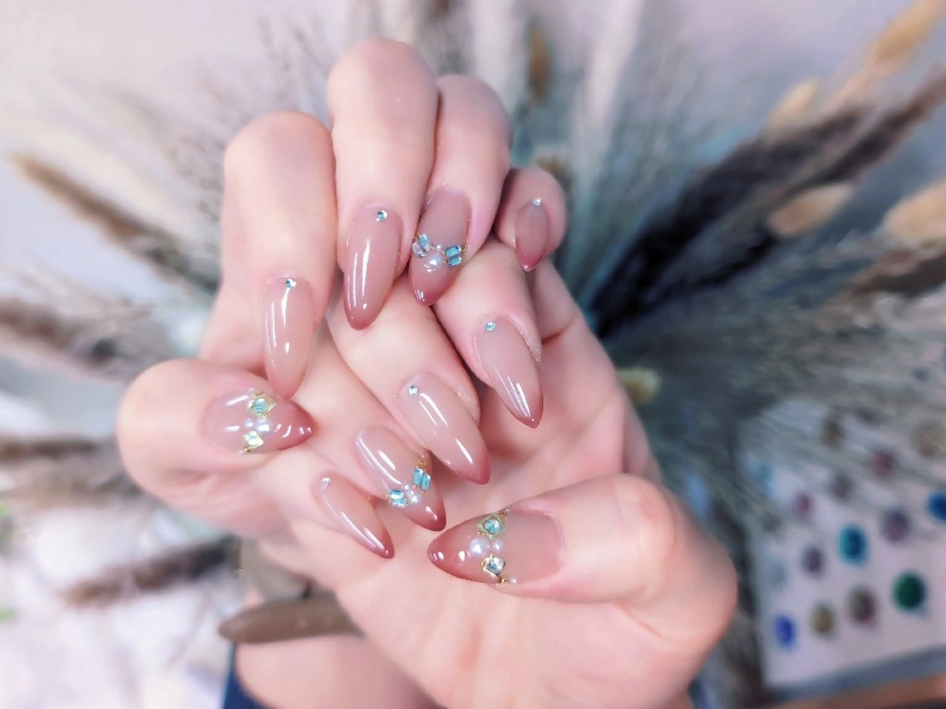 ネイル チークネイル 長さ出し フラッシュネイル ジェルネイル キラキラネイル Chouette Nailのネイルデザイン