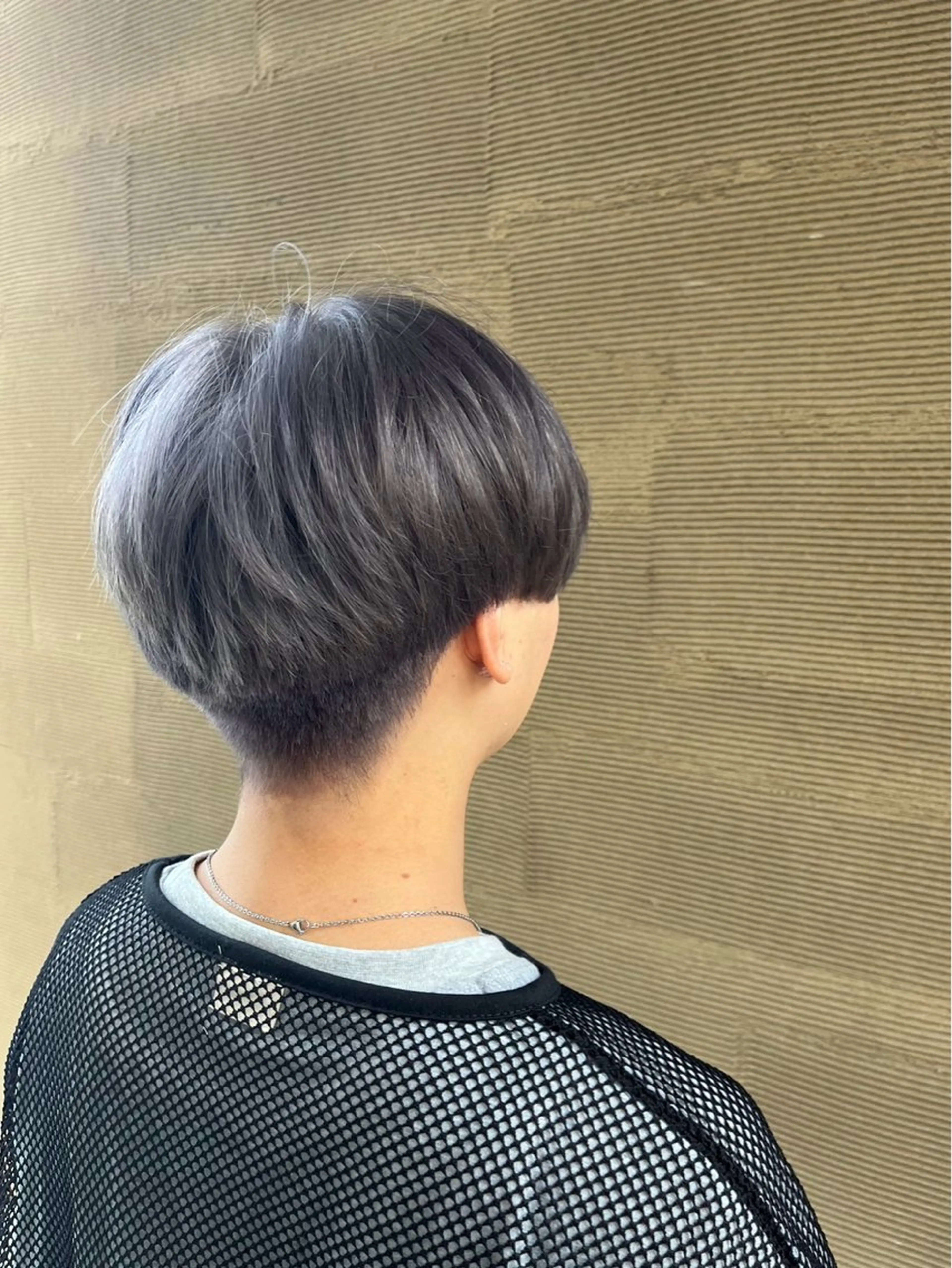 カラー ブリーチ ケアブリーチ シルバー Nani SATOMIのヘアスタイル