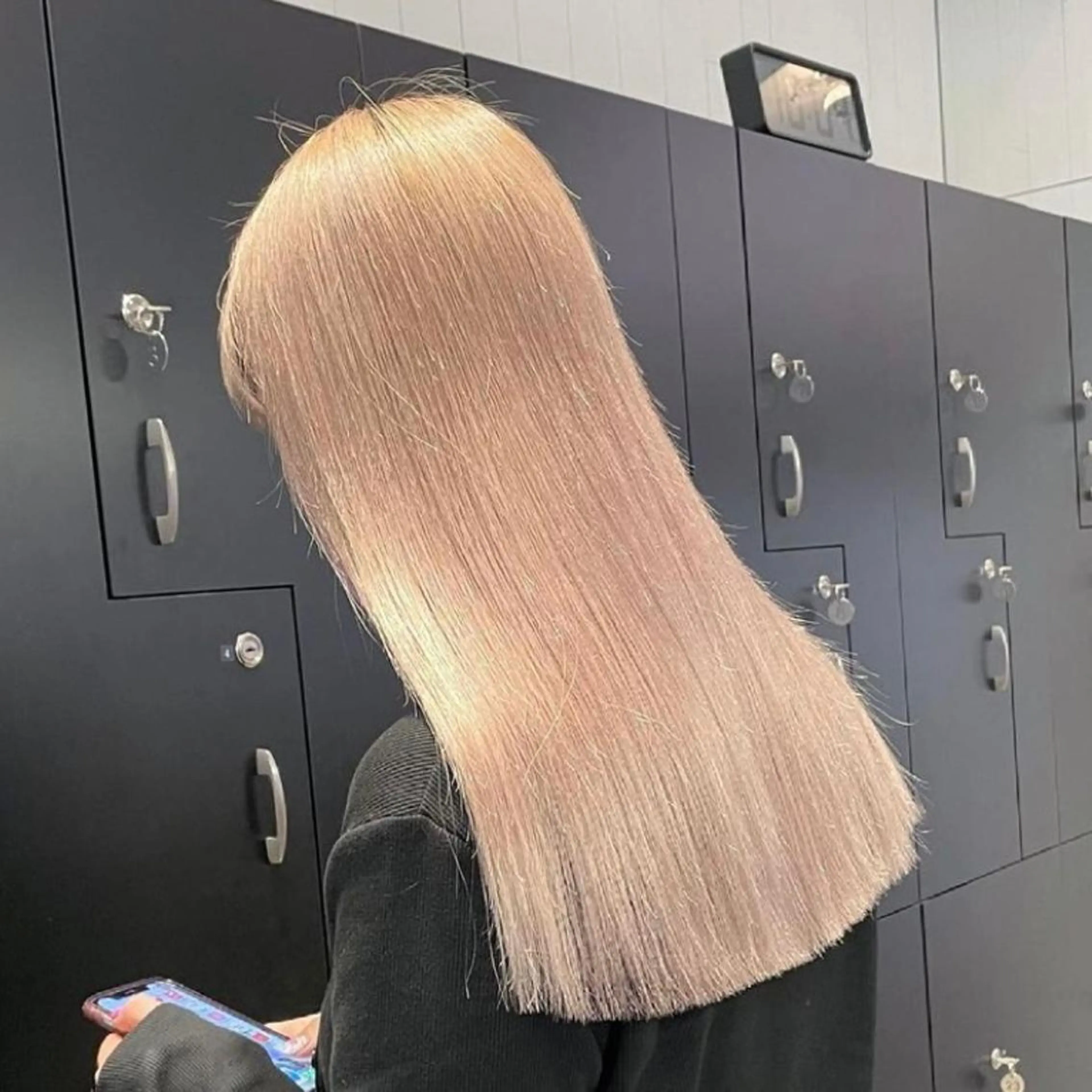 ロング カラー パーマ ヘアアレンジ メンズ キッズ ネイル マツエク・マツパ ヘアカラー トリートメント ヘアセット 🧸ハイトーン🧸 ゆっきー🧸のヘアスタイル