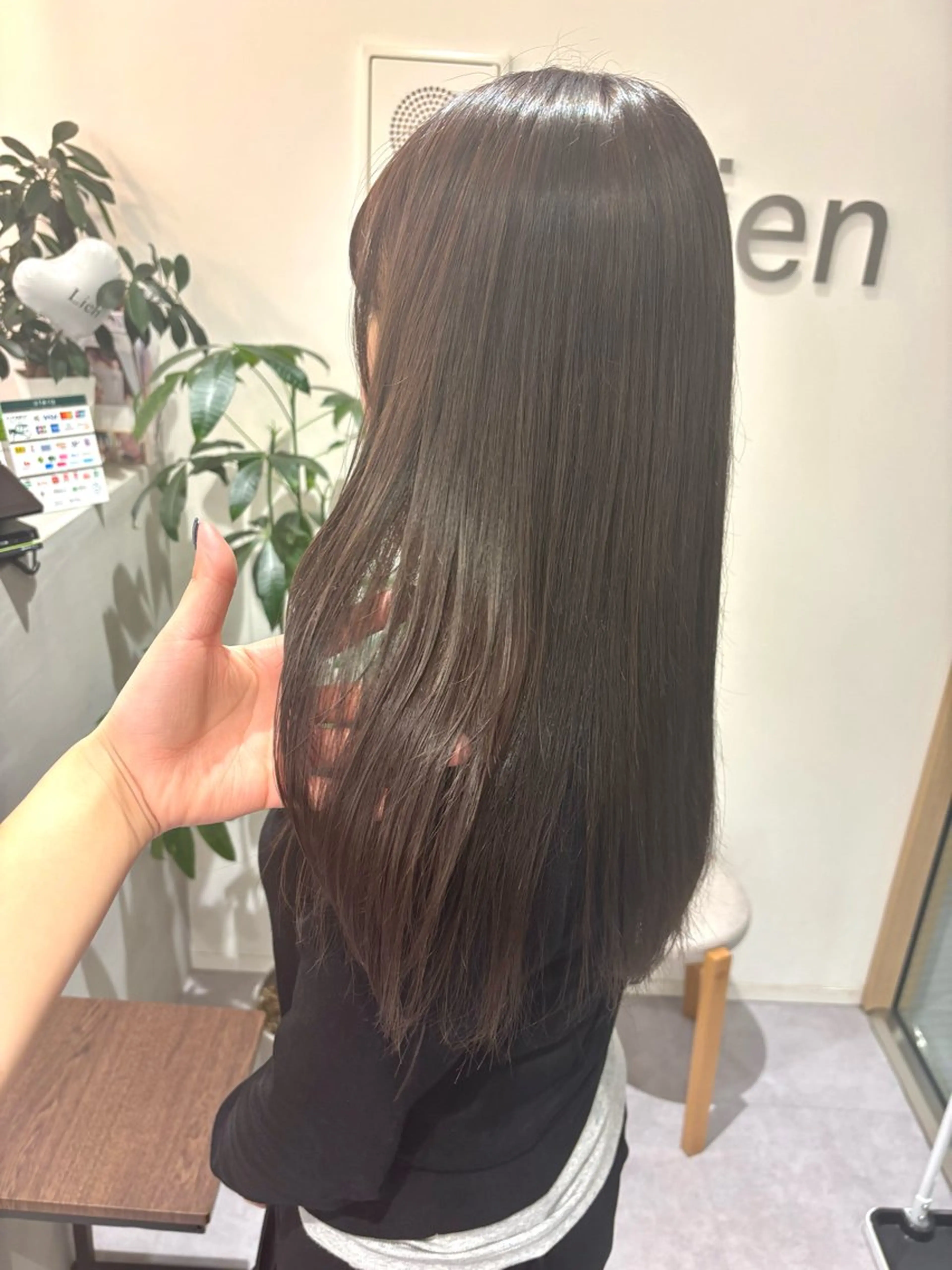 カラー Akane lienのヘアスタイル