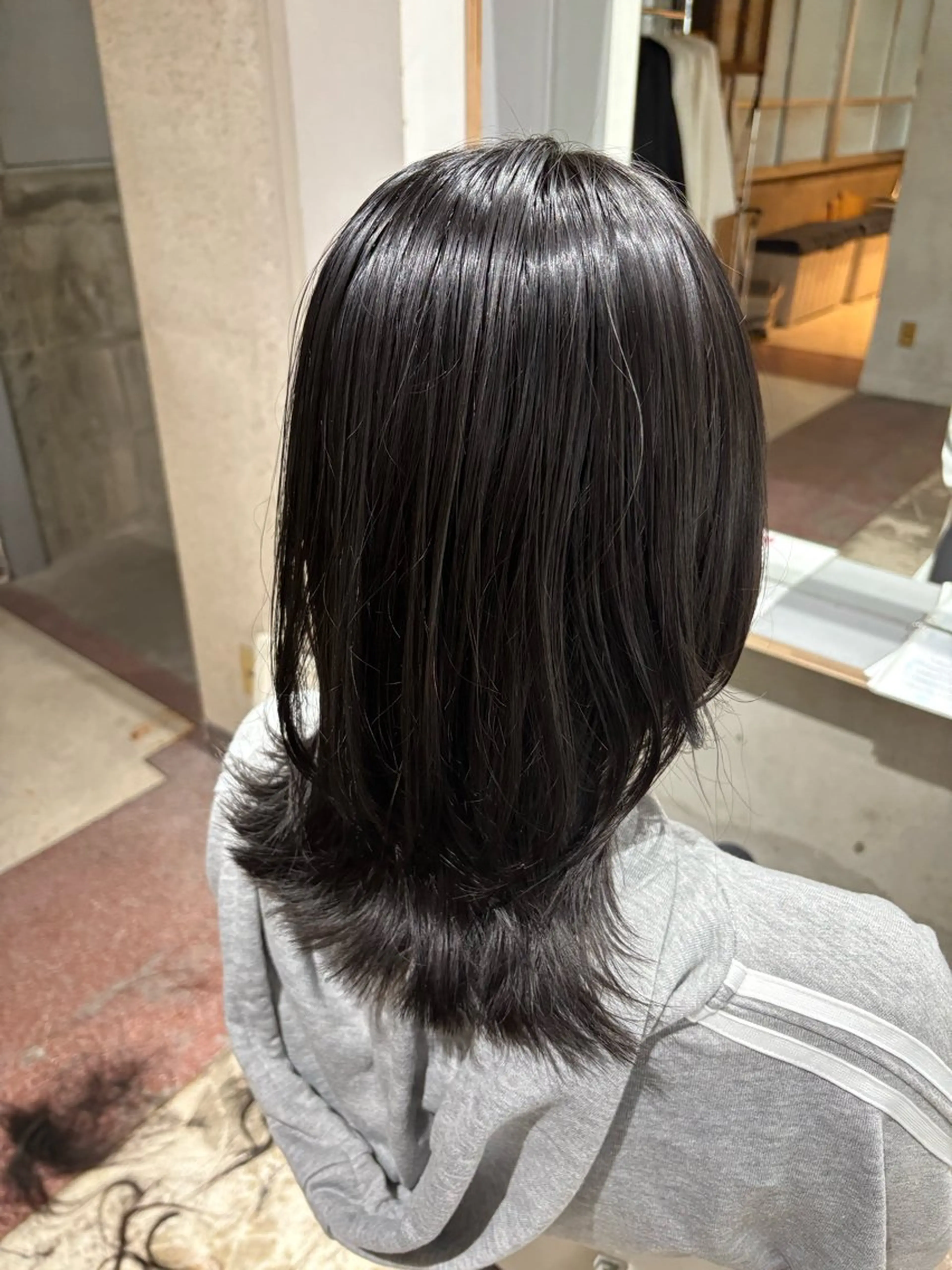 ミディアム ウルフカット カット 玉置 七海のヘアスタイル