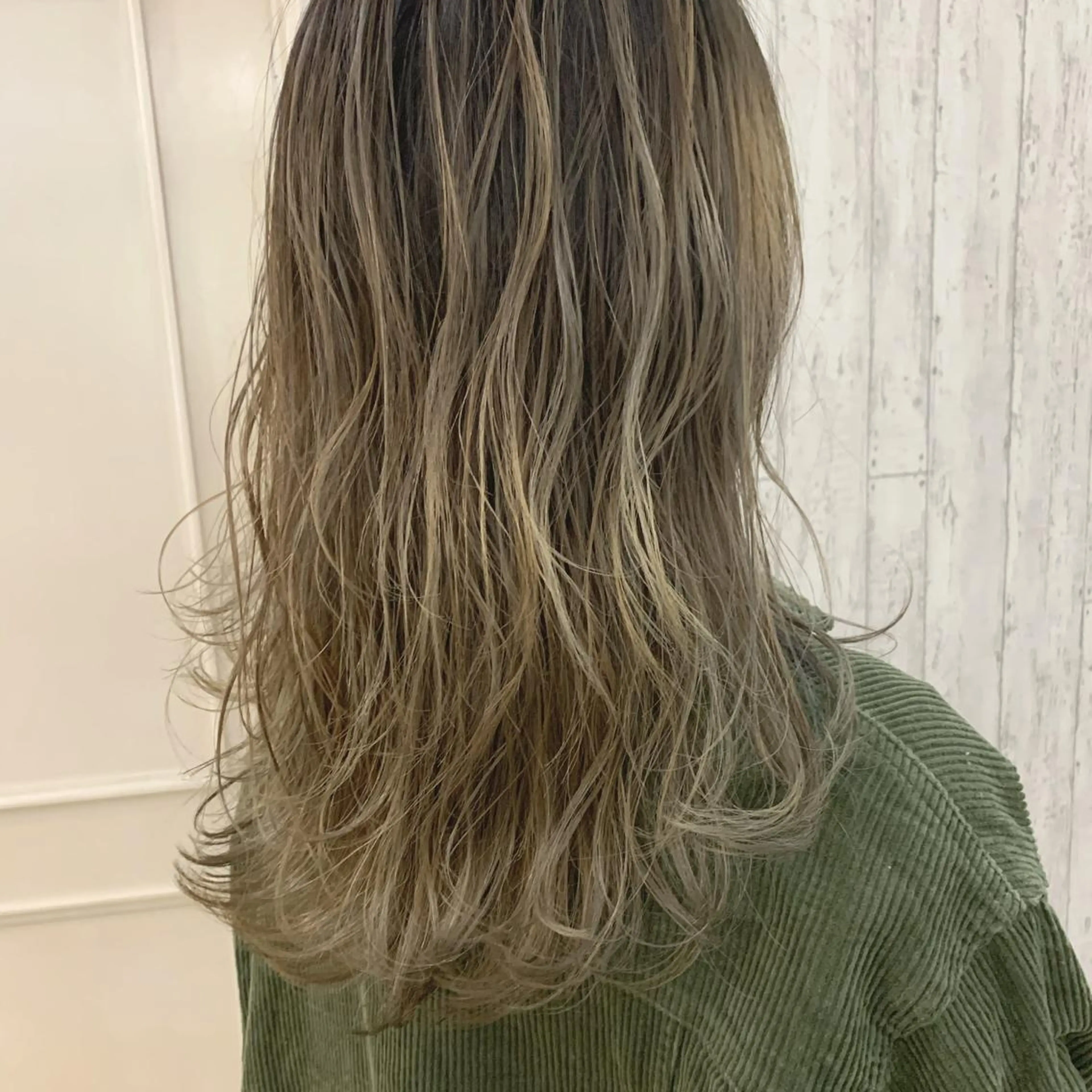 ロング カラー バレイヤージュ ベージュカラー レイヤーカット ヘアカラー トリートメント 本町/新町/心斎橋 透明感カラーSANCのヘアスタイル