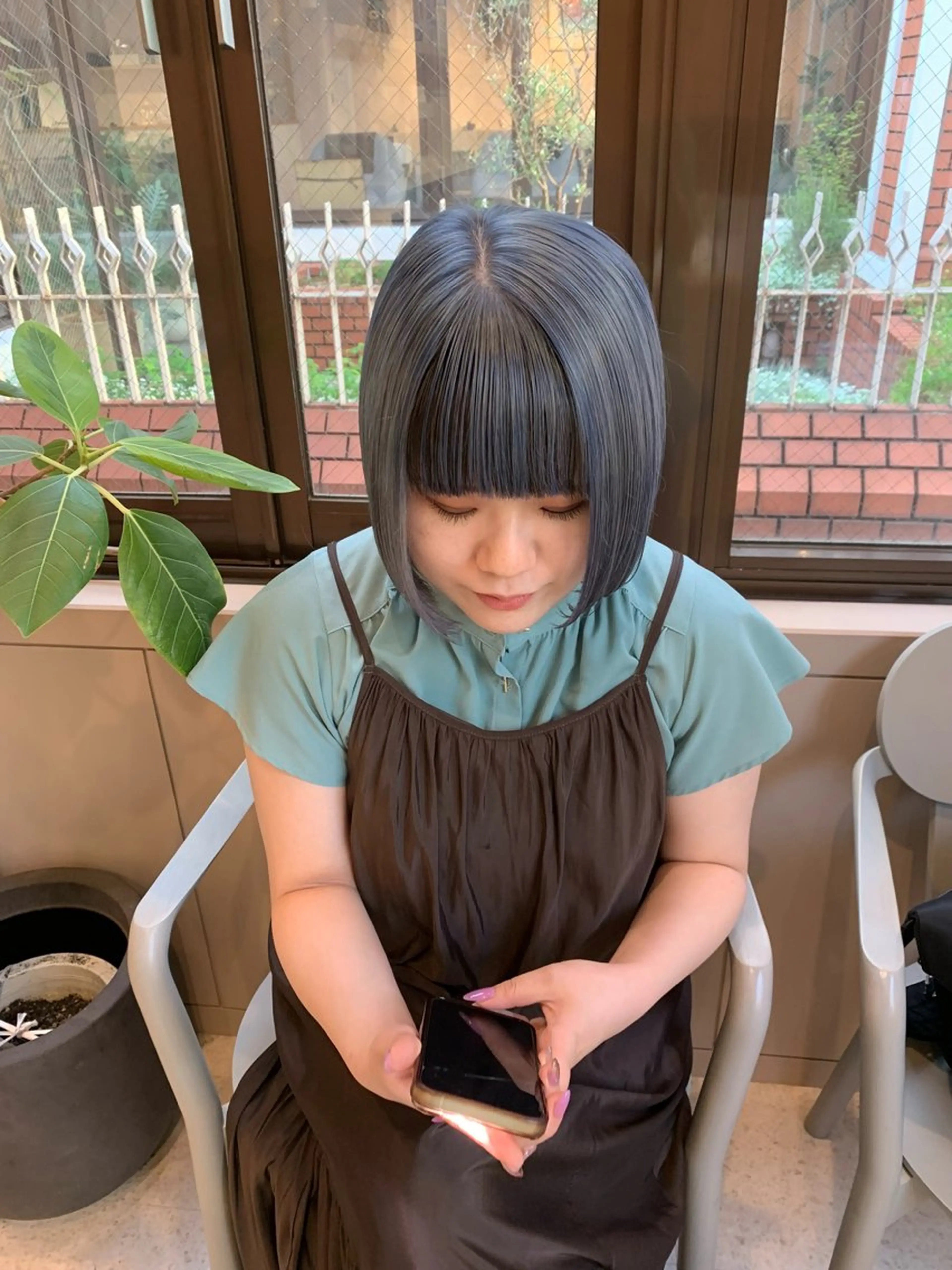 ミディアム カラー 切りっぱなしボブ ブルーカラー ボブ rio .のヘアスタイル