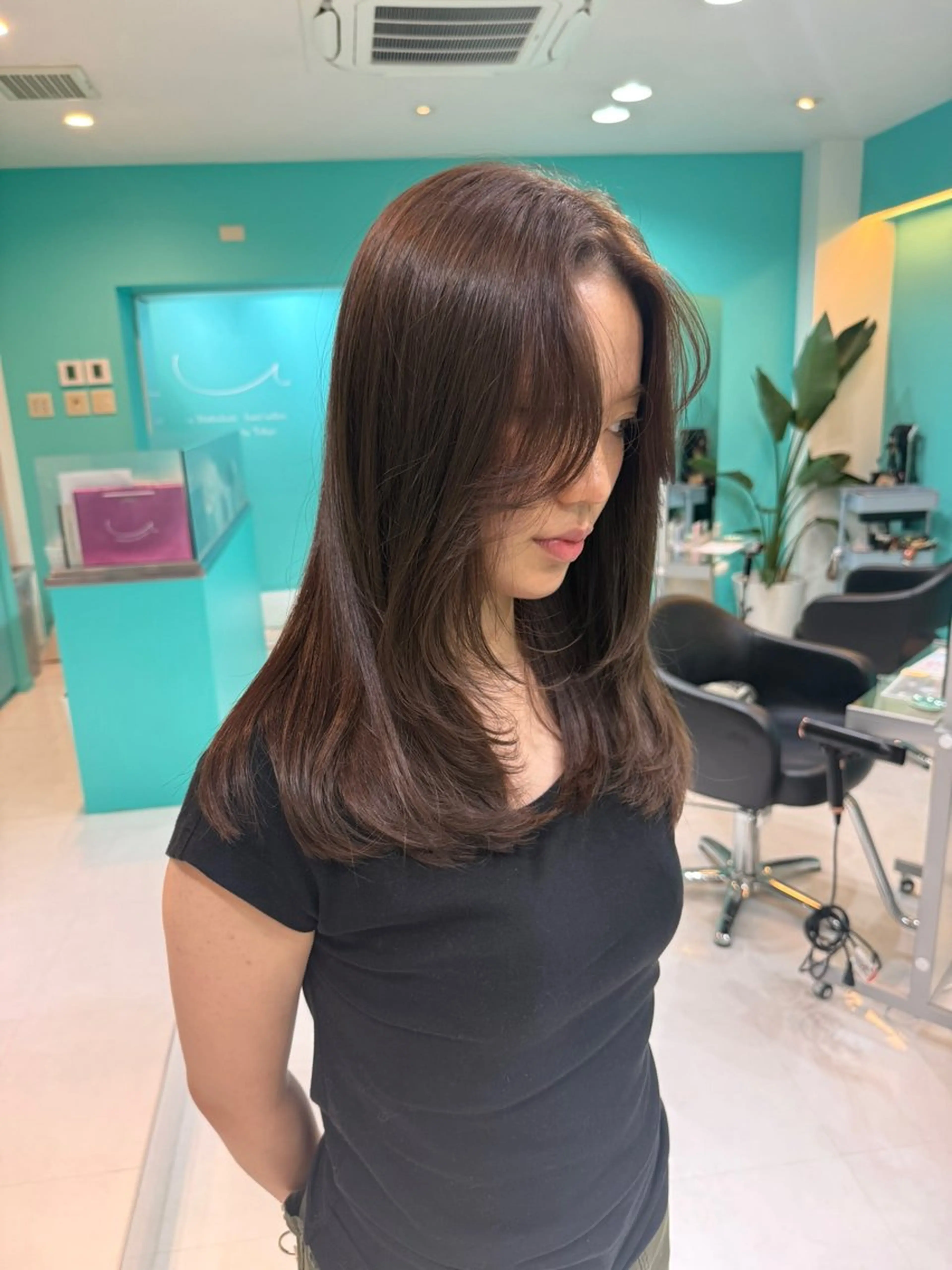 ミディアム レイヤーカット カット ヘアカラー トリートメント Misaki/ レイヤー/ウルフのヘアスタイル