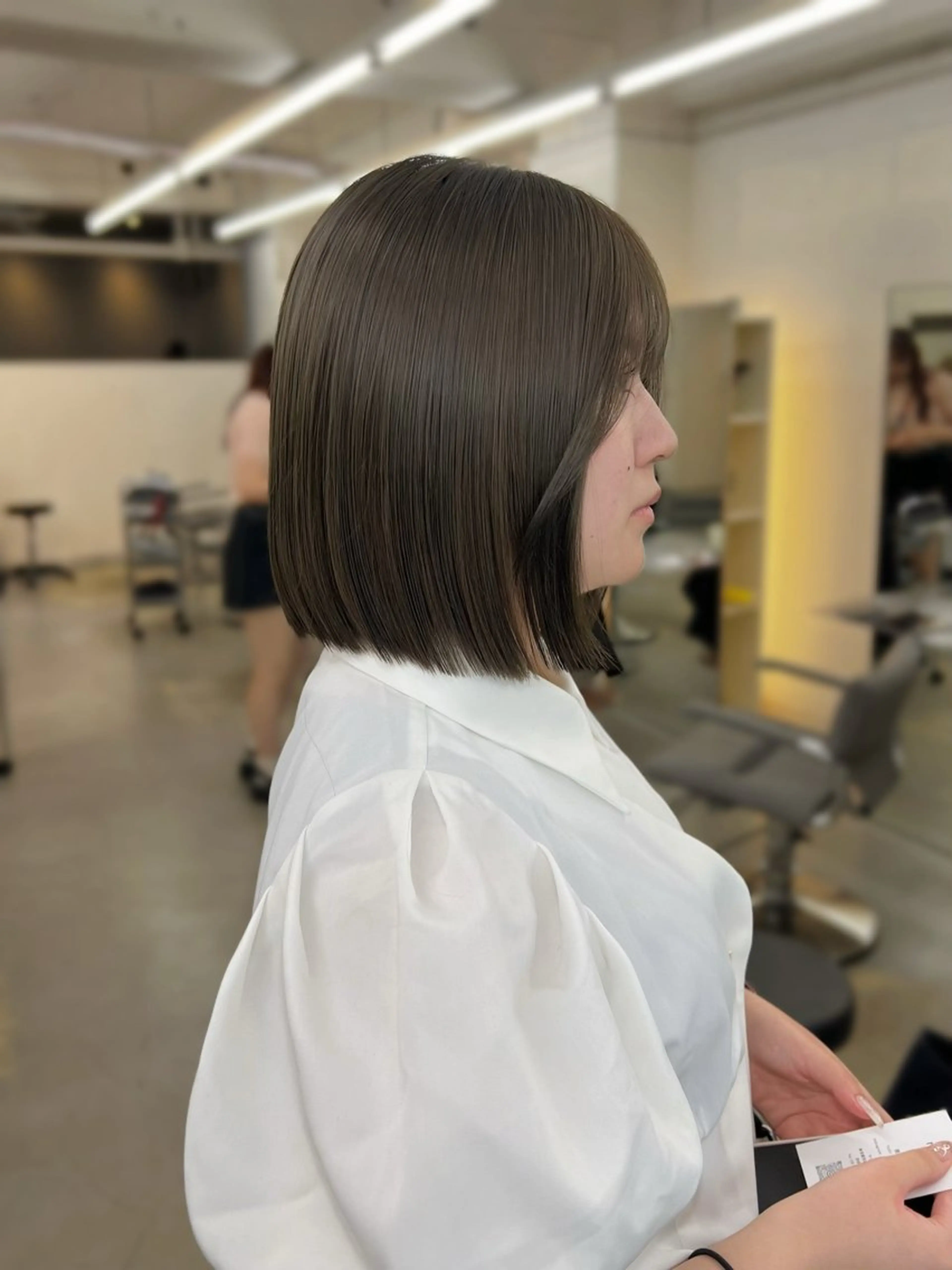 ショート カラー 切りっぱなしボブ グレージュ オリーブグレージュ オリーブグレー ボブ カット ヘアカラー トリートメント ヘッドスパ ヘアセット 柔らかブラウン/顔周 りレイヤー♡ユウシのヘアスタイル