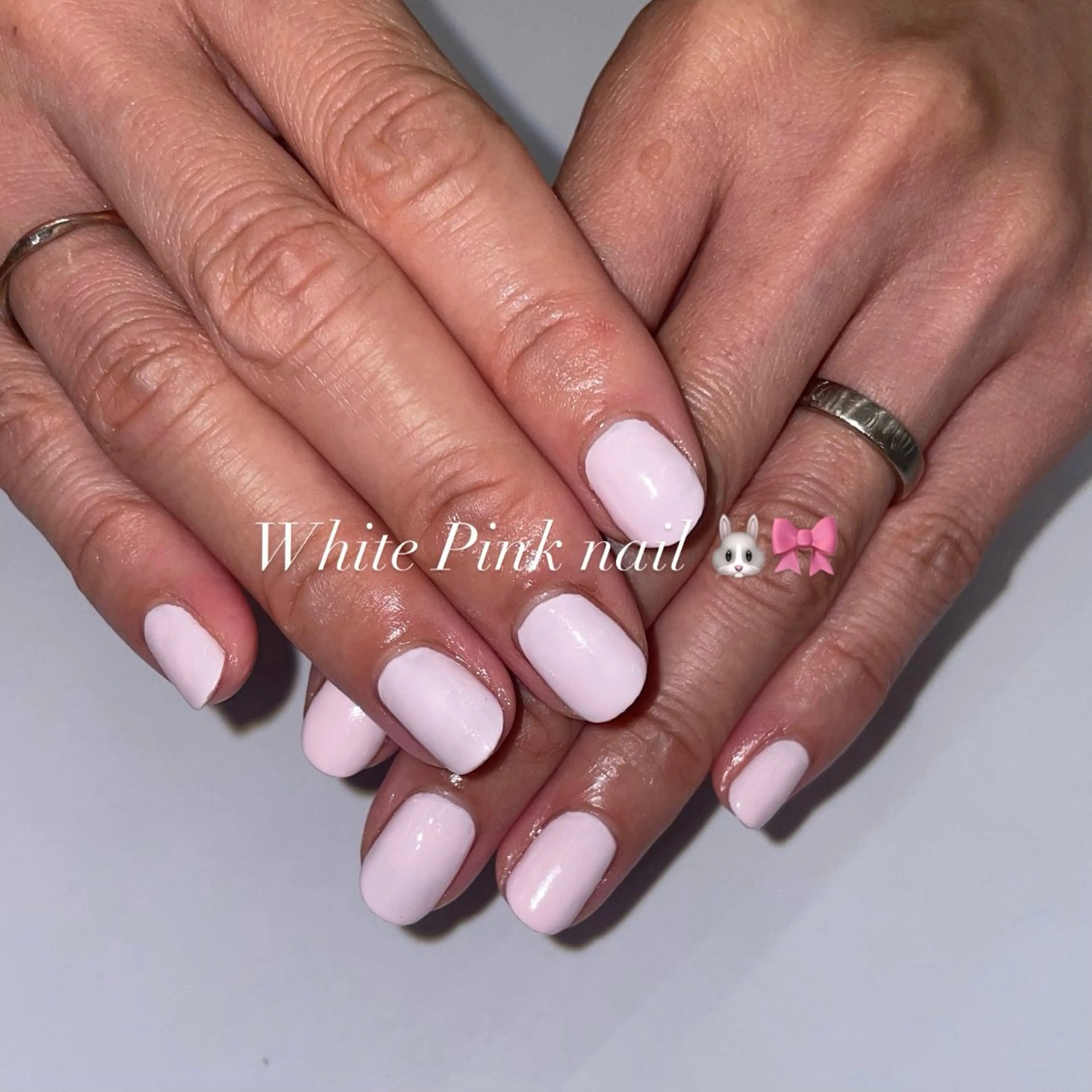 ネイル ハンドネイル ななみ.⋆𝜗𝜚 艶カラー/まつパのヘアスタイル