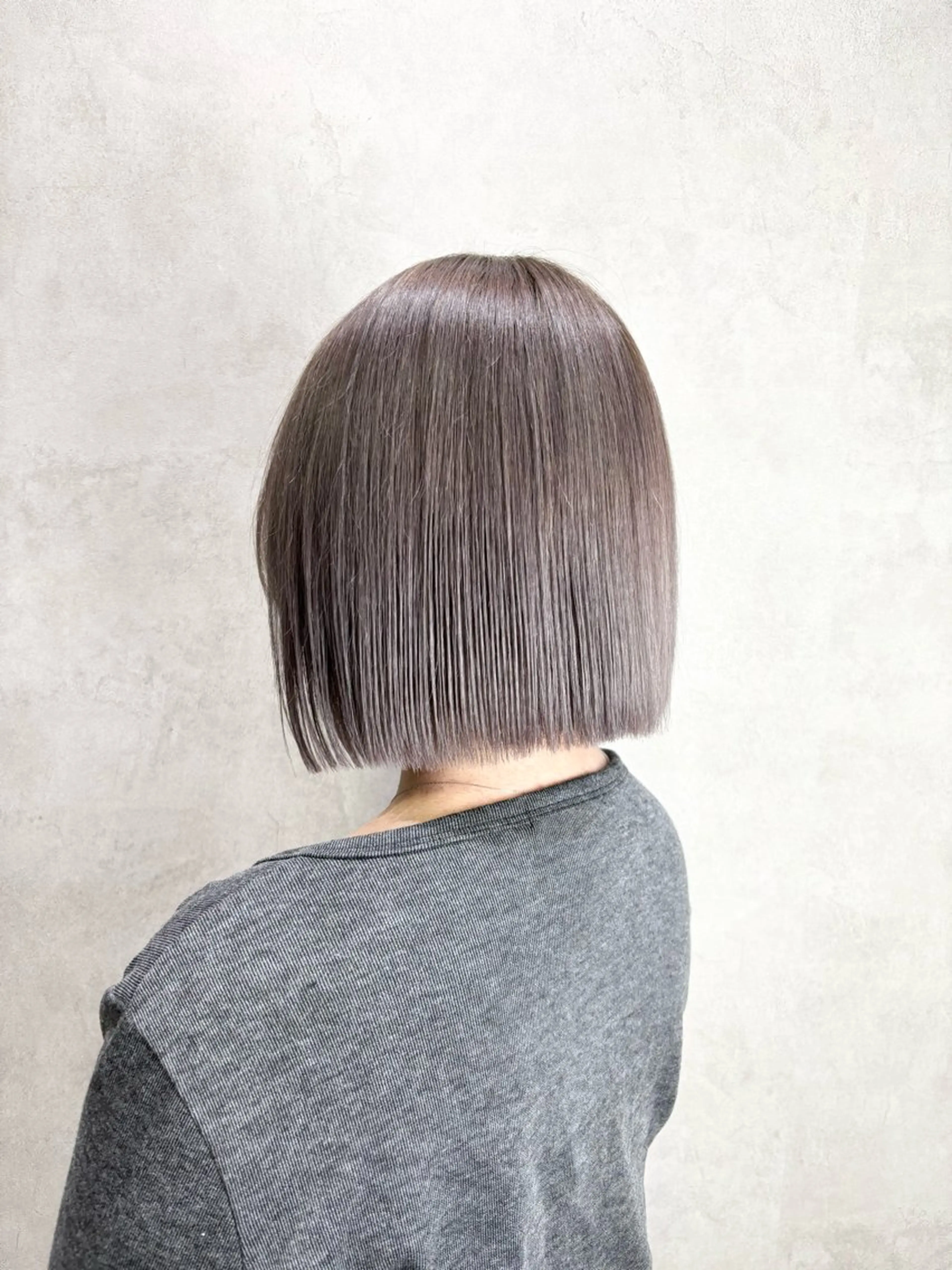 ミディアム カラー ベージュカラー ブリーチ シルバー シルバーベージュ ヘアカラー 💎色落ち綺麗に白肌 ラベンダー💎りんのヘアスタイル