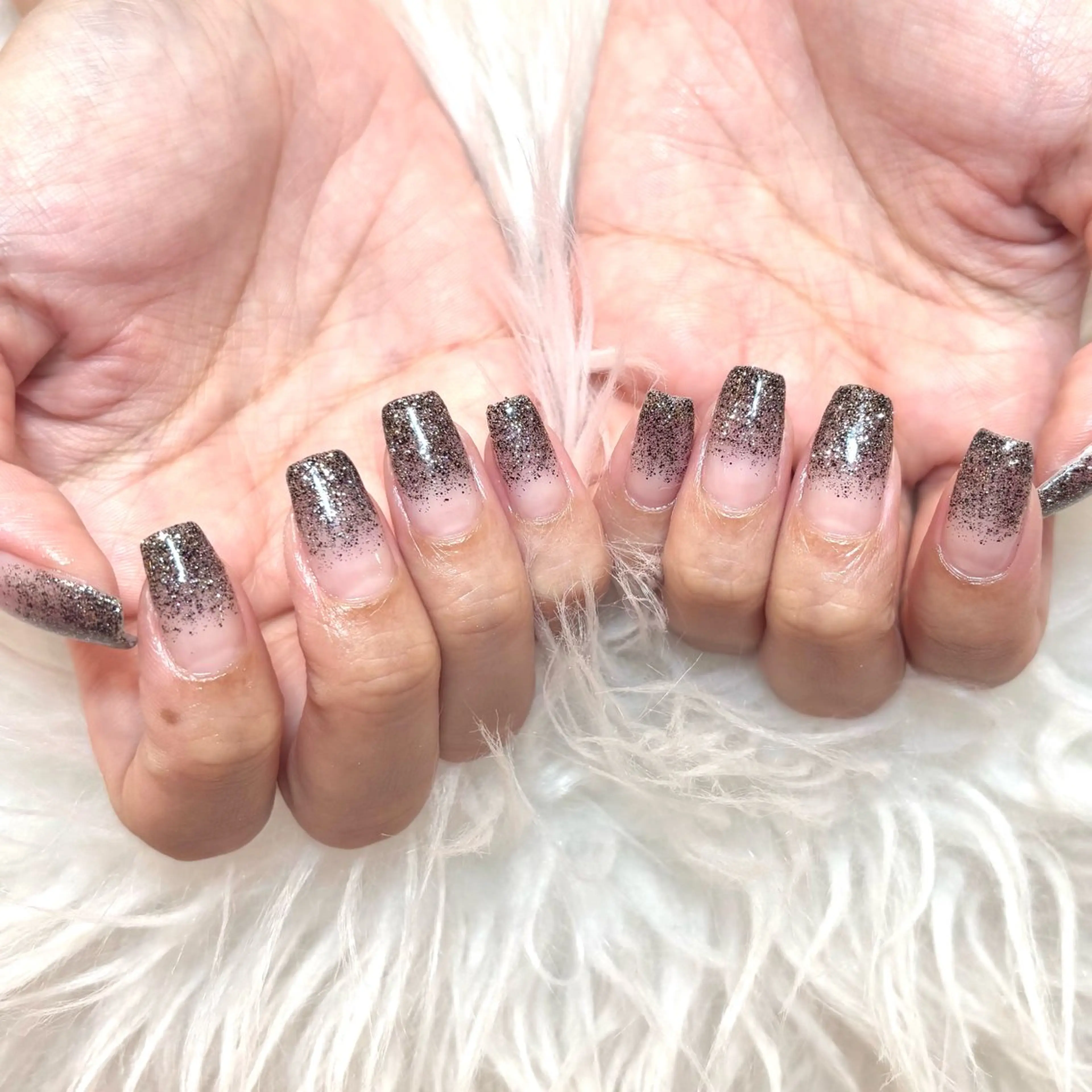 ネイル グラデーション ラメ(グリッター) ラメグラデーション Lib VALLA Aoiのネイルデザイン