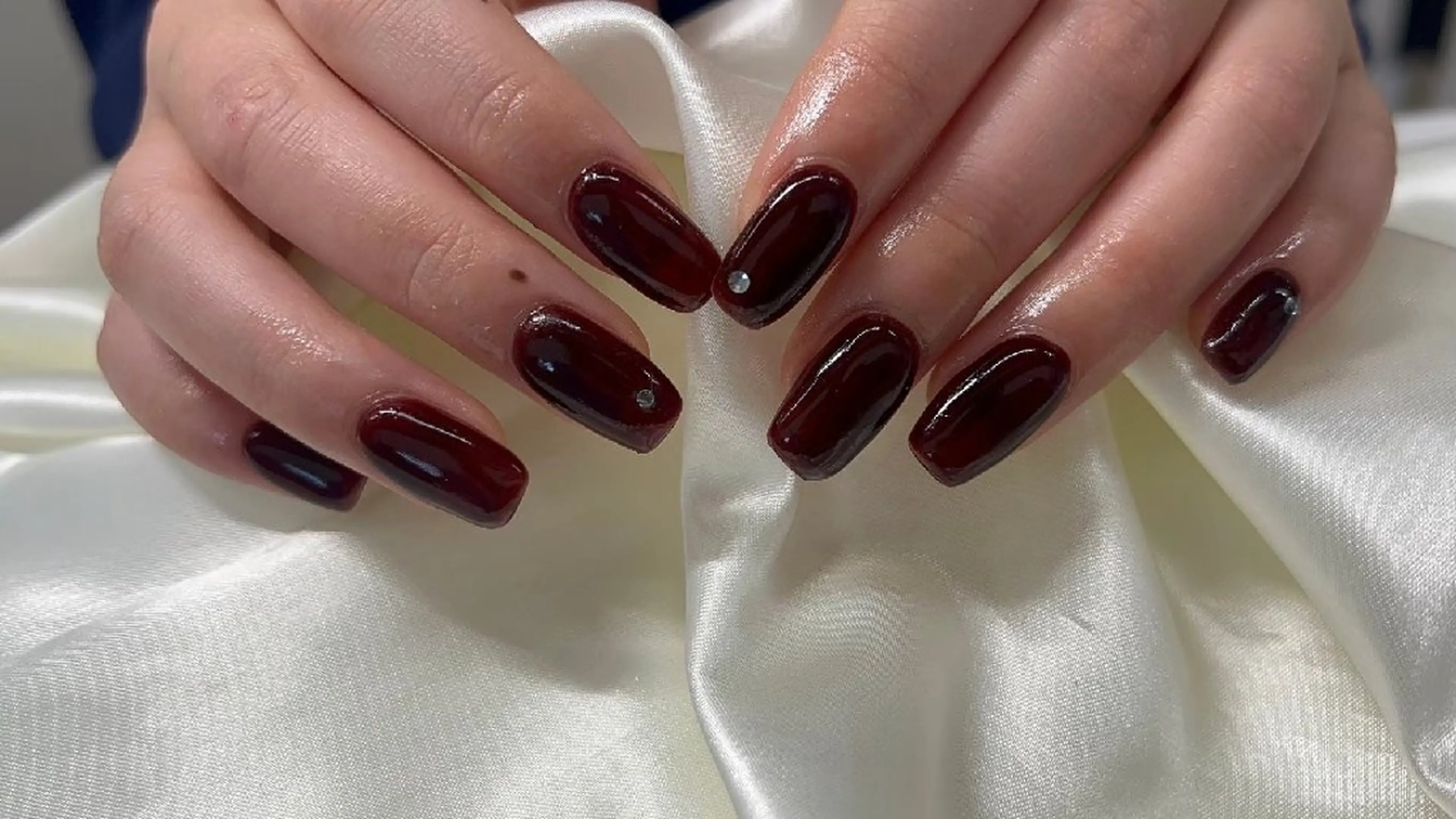 ネイル オフィスネイル ワンカラーネイル シンプルネイル 春ネイル ハンドネイル Moana Shioriのネイルデザイン