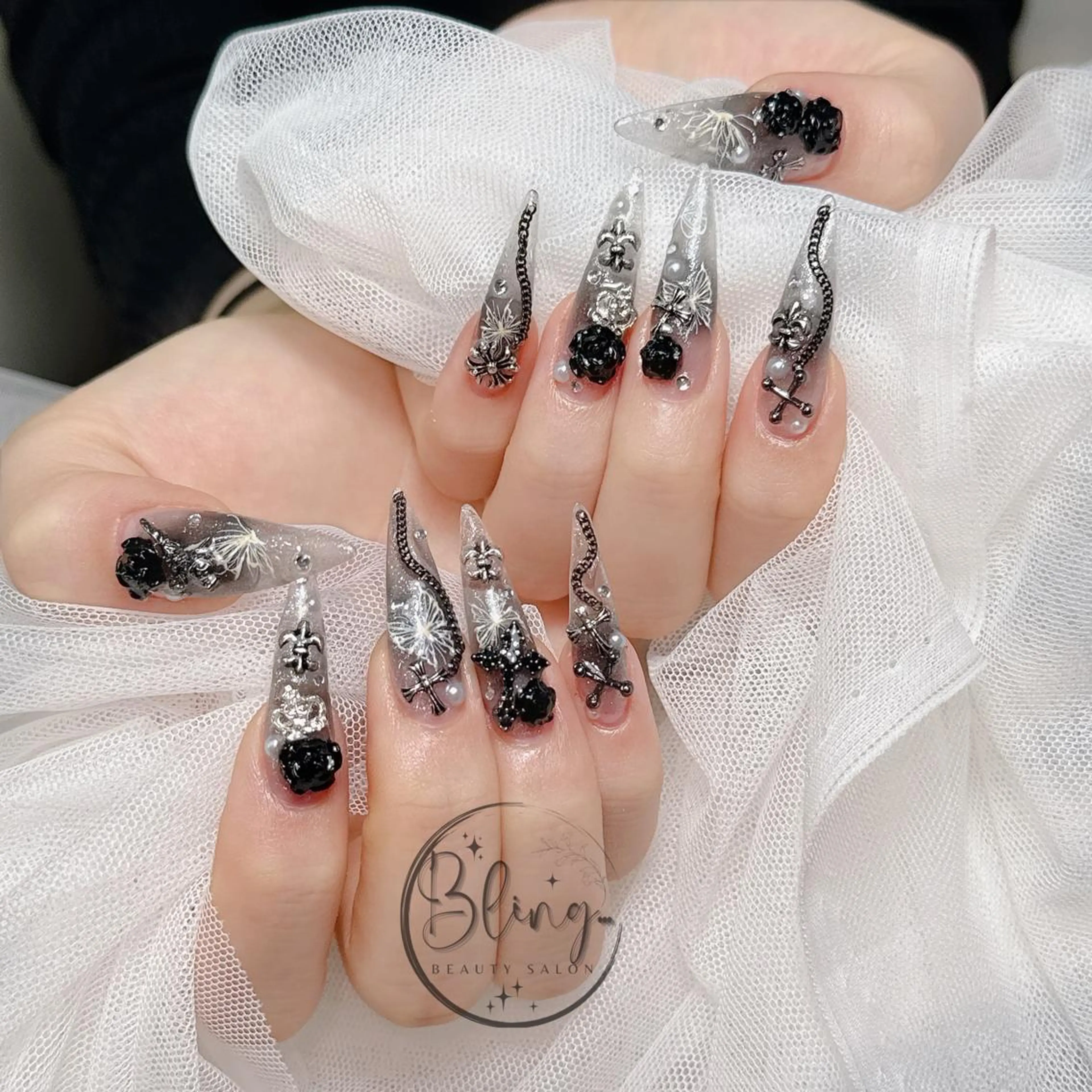 ロング 韓国風ヘア ハンドネイル Bling Salonのネイルデザイン