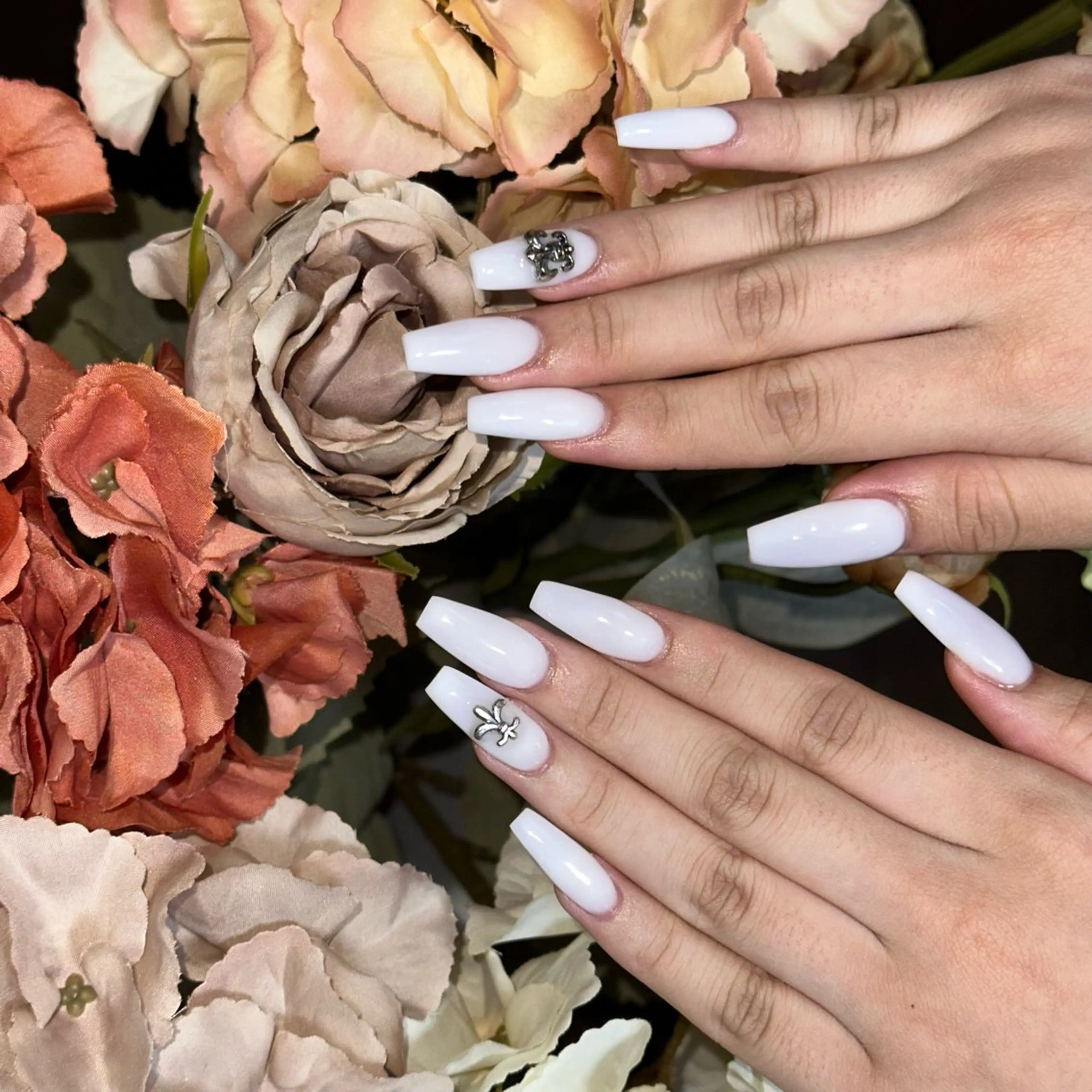 セミロング BeautySalonKREI所属・KREI NORIKAのネイルデザイン