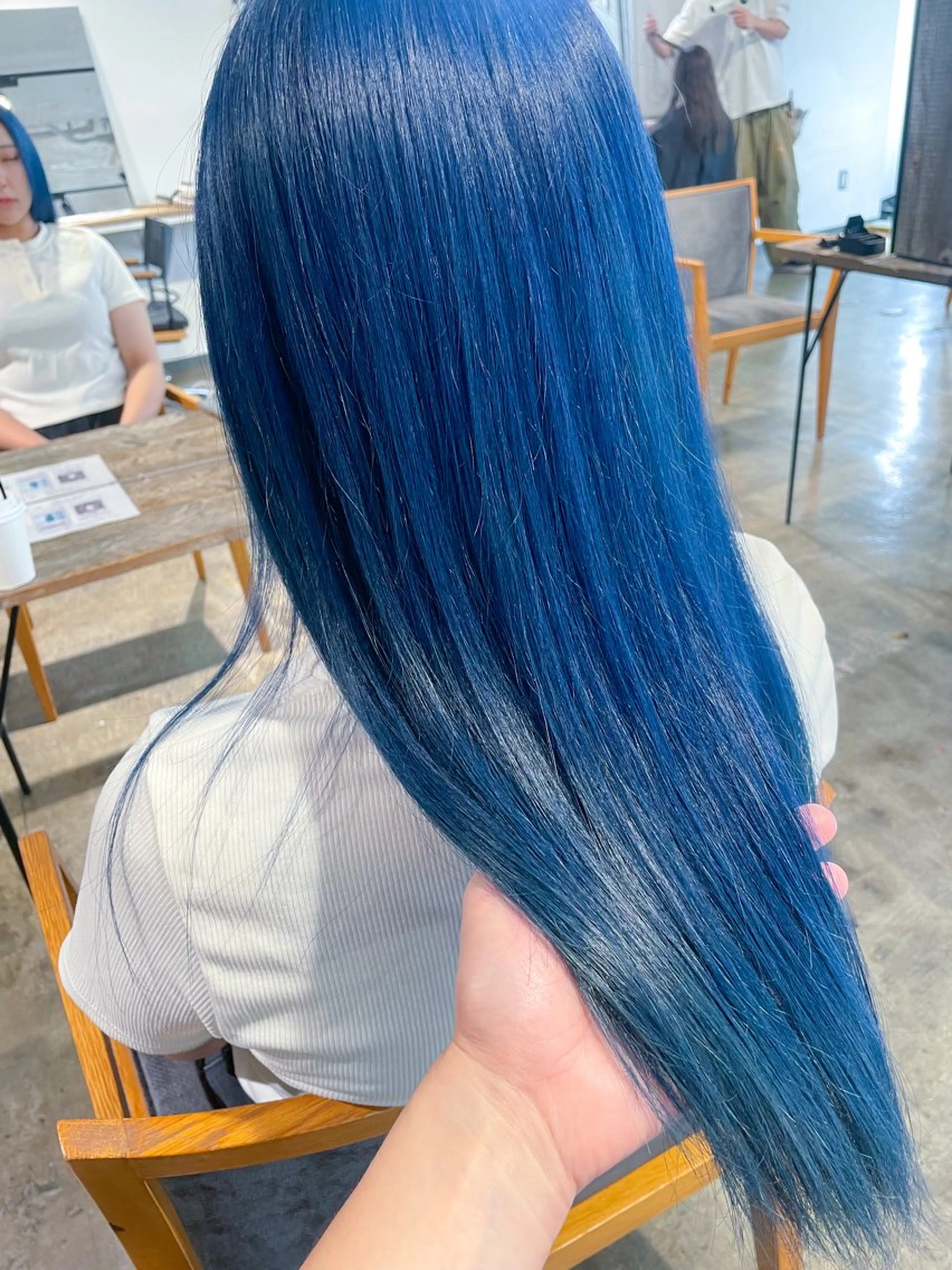 ロング カラー ブルーカラー ハイトーンカラー ヘアカラー トリートメント ハイトーン/レイヤー /ケアブリーチ石川治のヘアスタイル