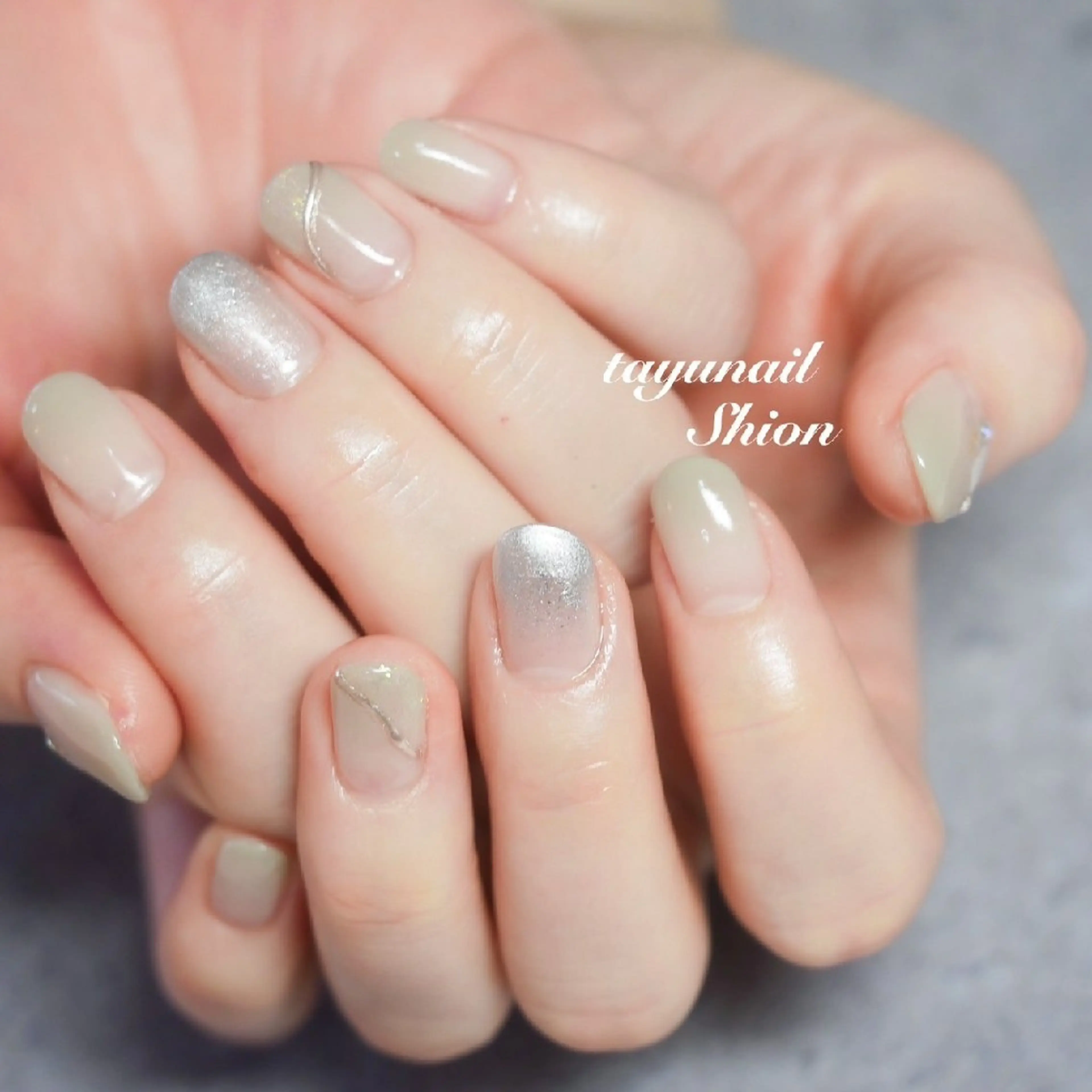 ネイル ジェルネイル グラデーション グリーン ミラーネイル パラジェル ネイルサロン・ネイルスクール　たゆnail所属・ネイルサロン 【たゆnail】のネイルデザイン