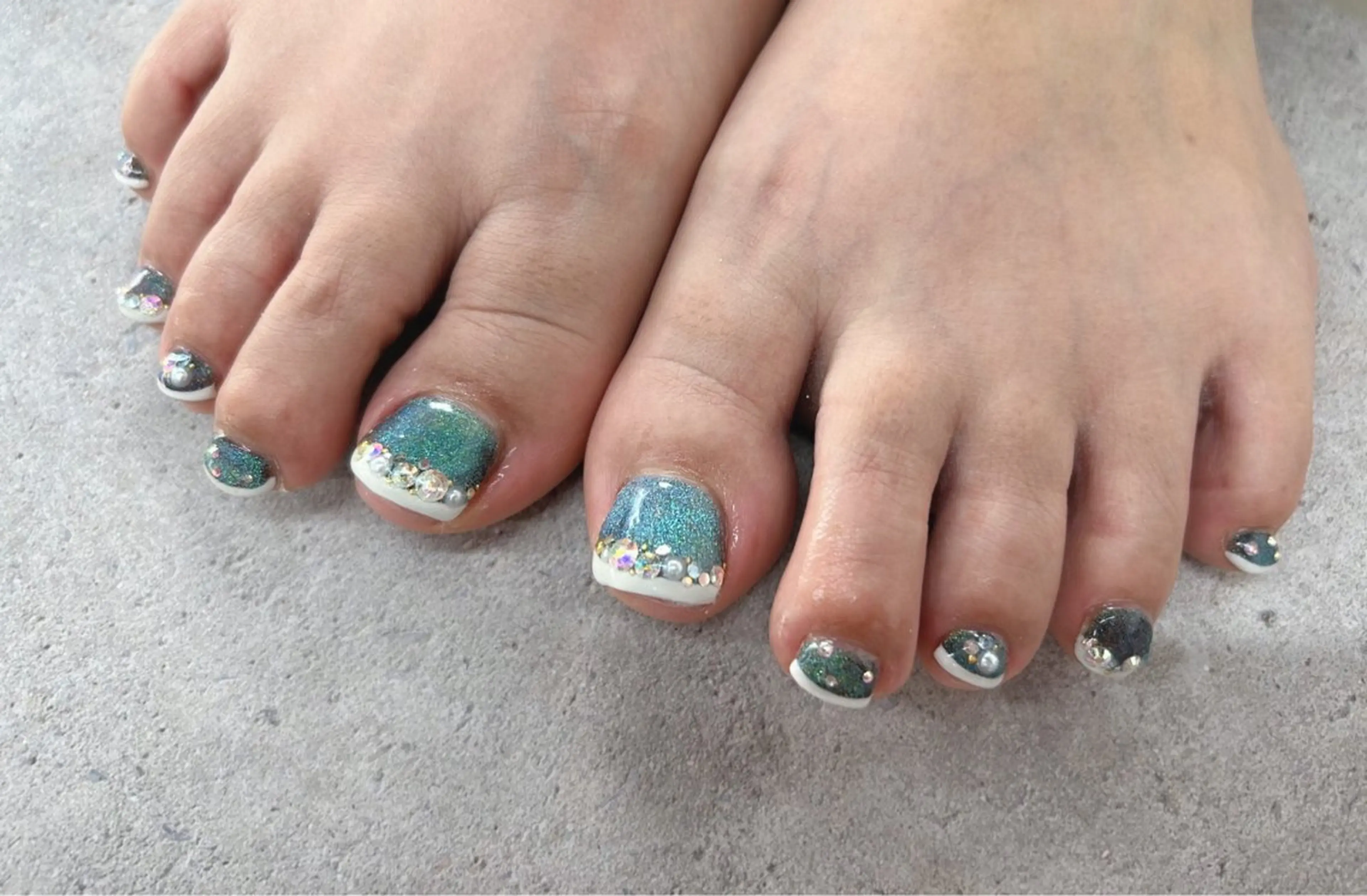 ネイル フレンチネイル マグネットネイル ストーンネイル フットネイル Nail Salon agré所属・agré ネイルサロン　アグレのネイルデザイン