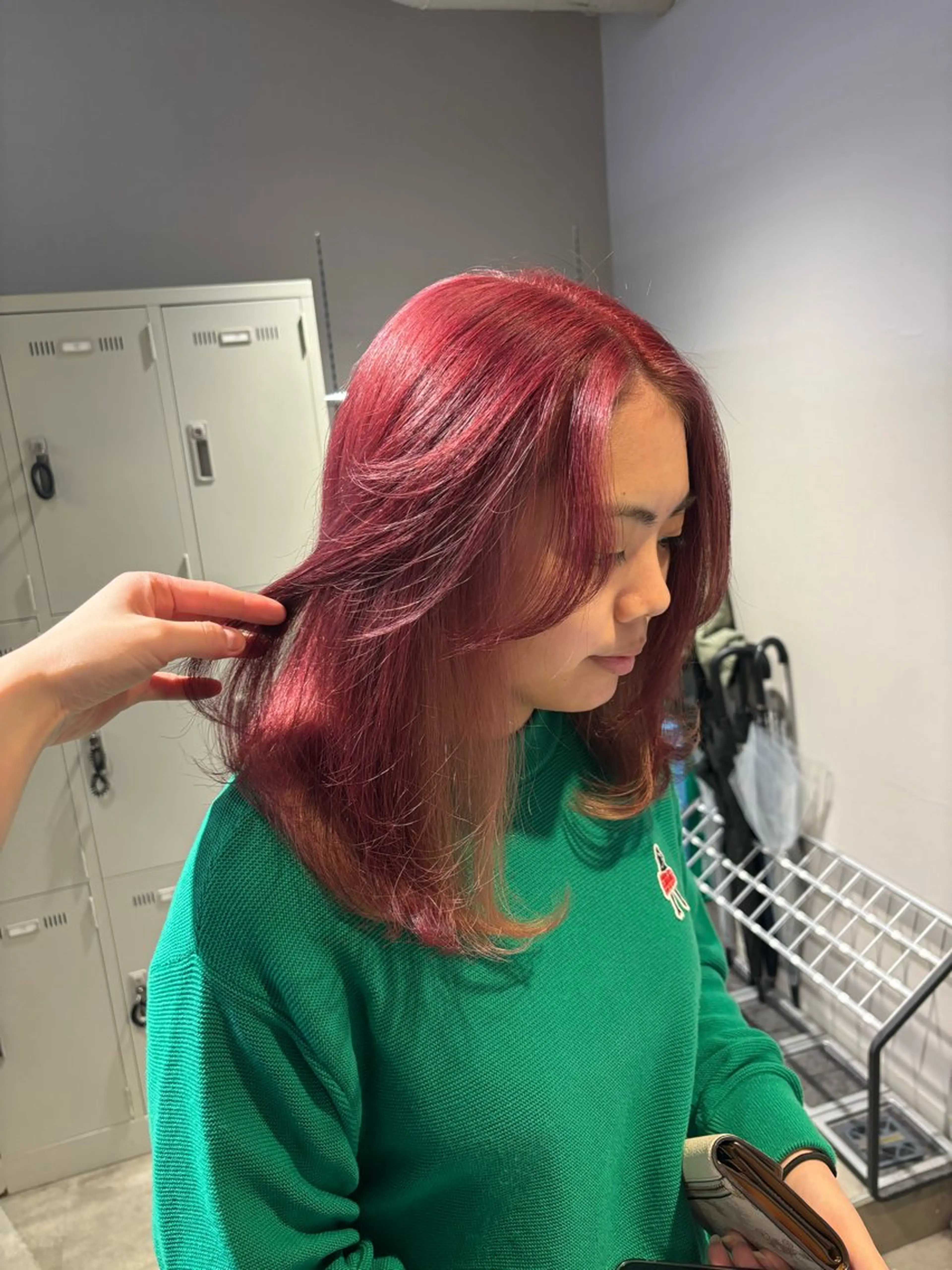 ミディアム カラー ハイトーンカラー ピンクカラー レッドカラー ヘアカラー トリートメント ヘッドスパ ヘアセット 表参道ハッシュカット レイヤー/リノンのヘアスタイル