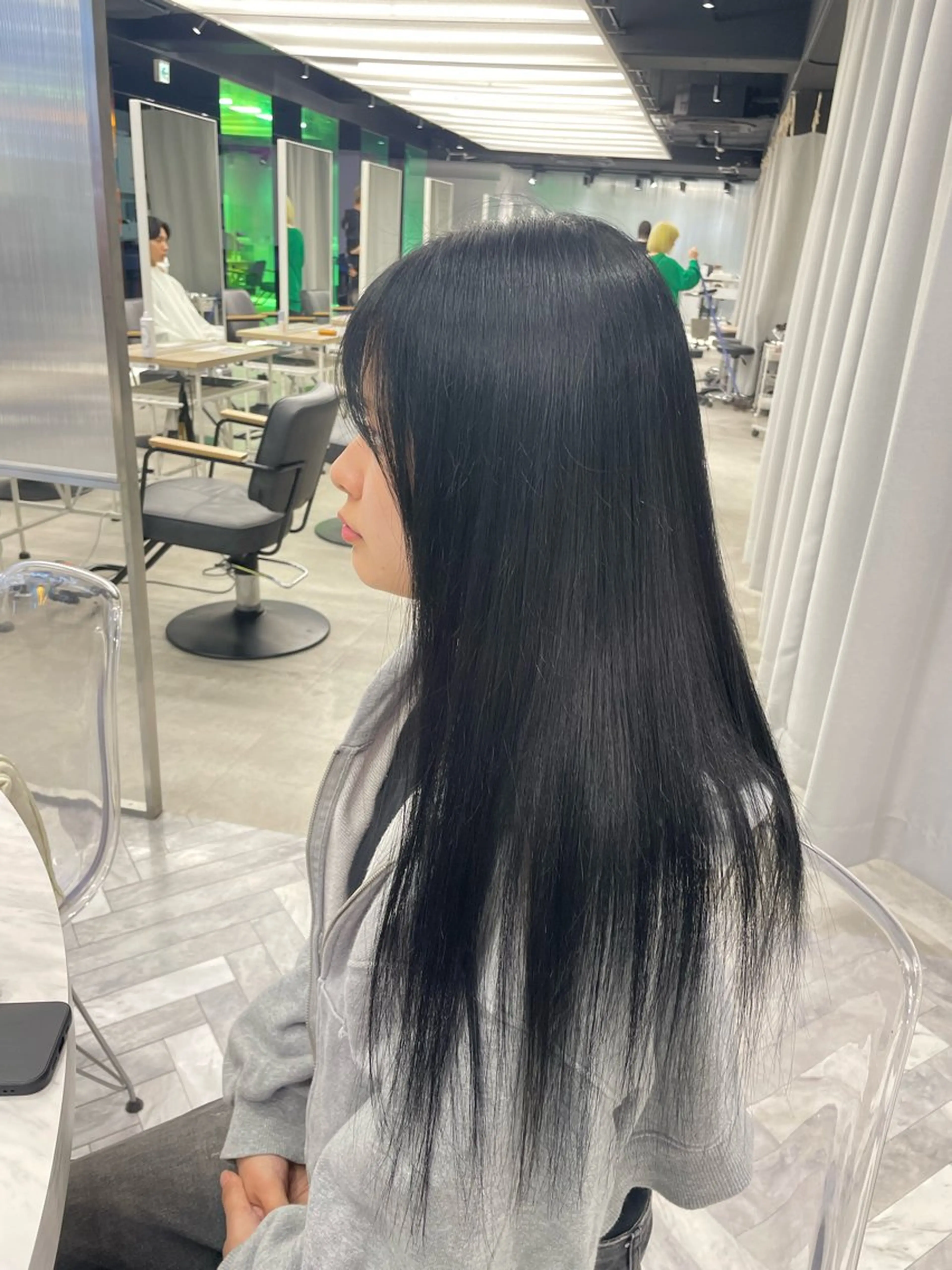 ロング カラー バレイヤージュ ブリーチ ケアブリーチ ダブルカラー イヤリングカラー カラーモデル⚡️ REONのヘアスタイル