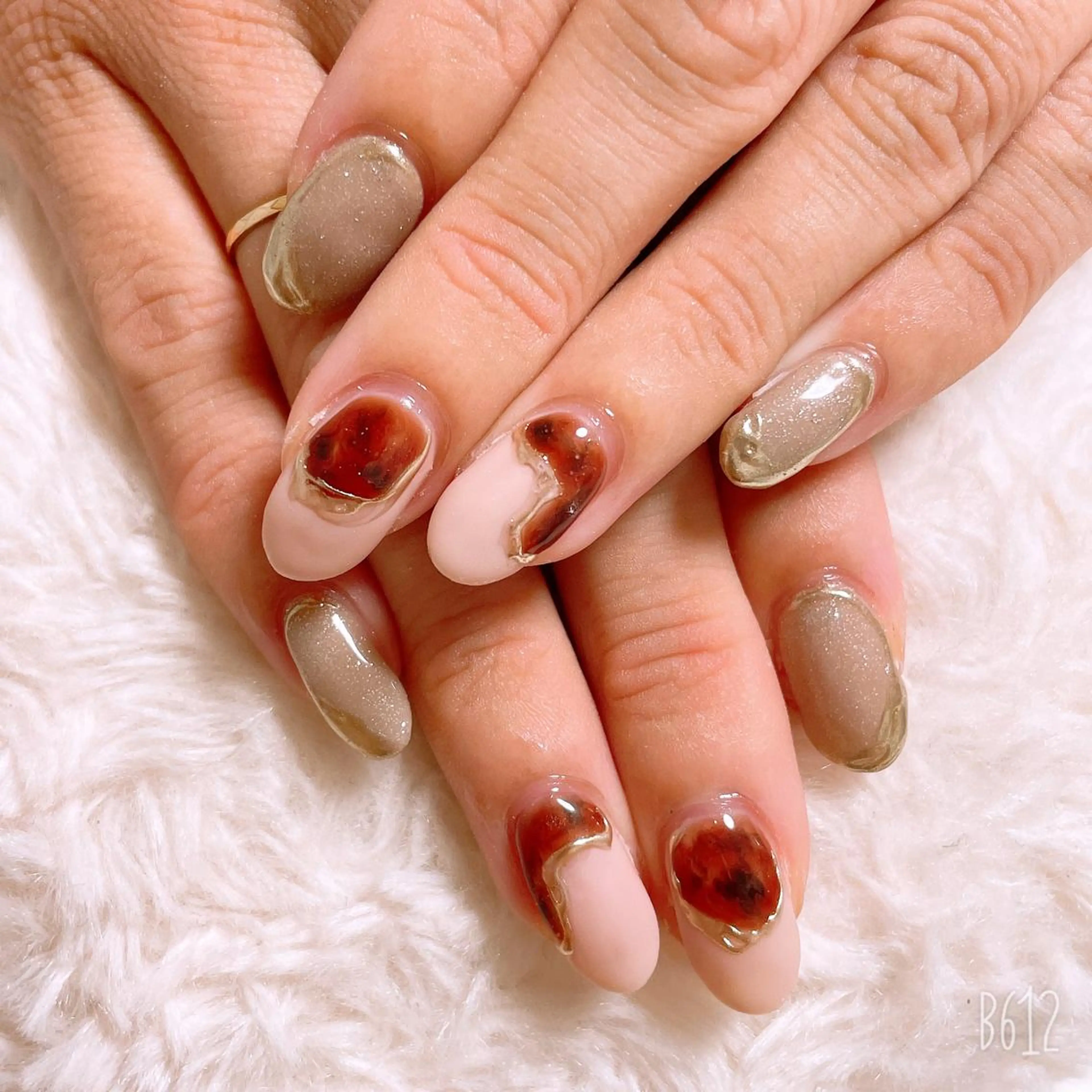 ネイル The Best Beauty受付担当のヘアスタイル