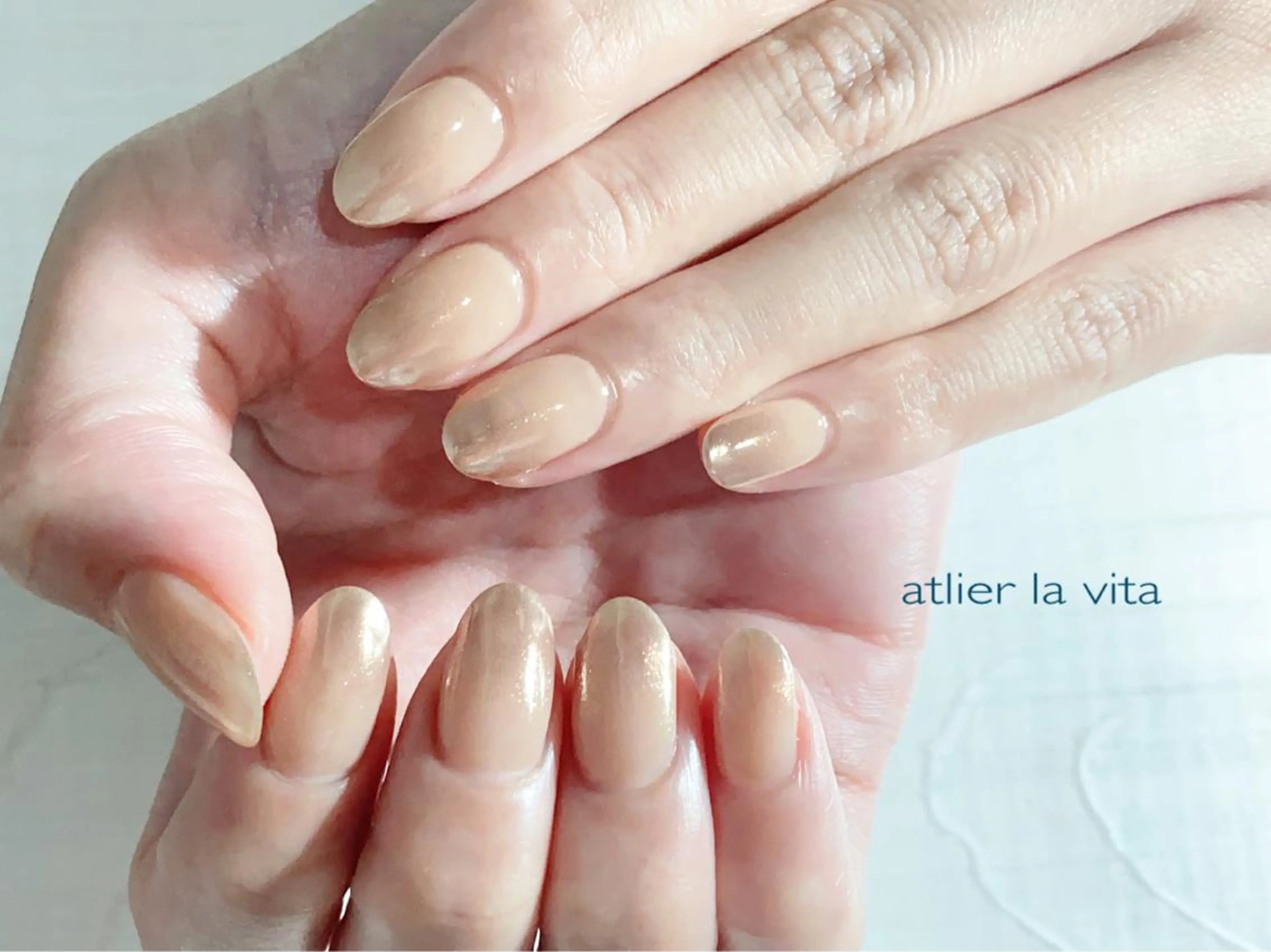 ネイル グラデーション ミラーネイル ハンドネイル atelier la vita所属・lavita. mimuraのネイルデザイン