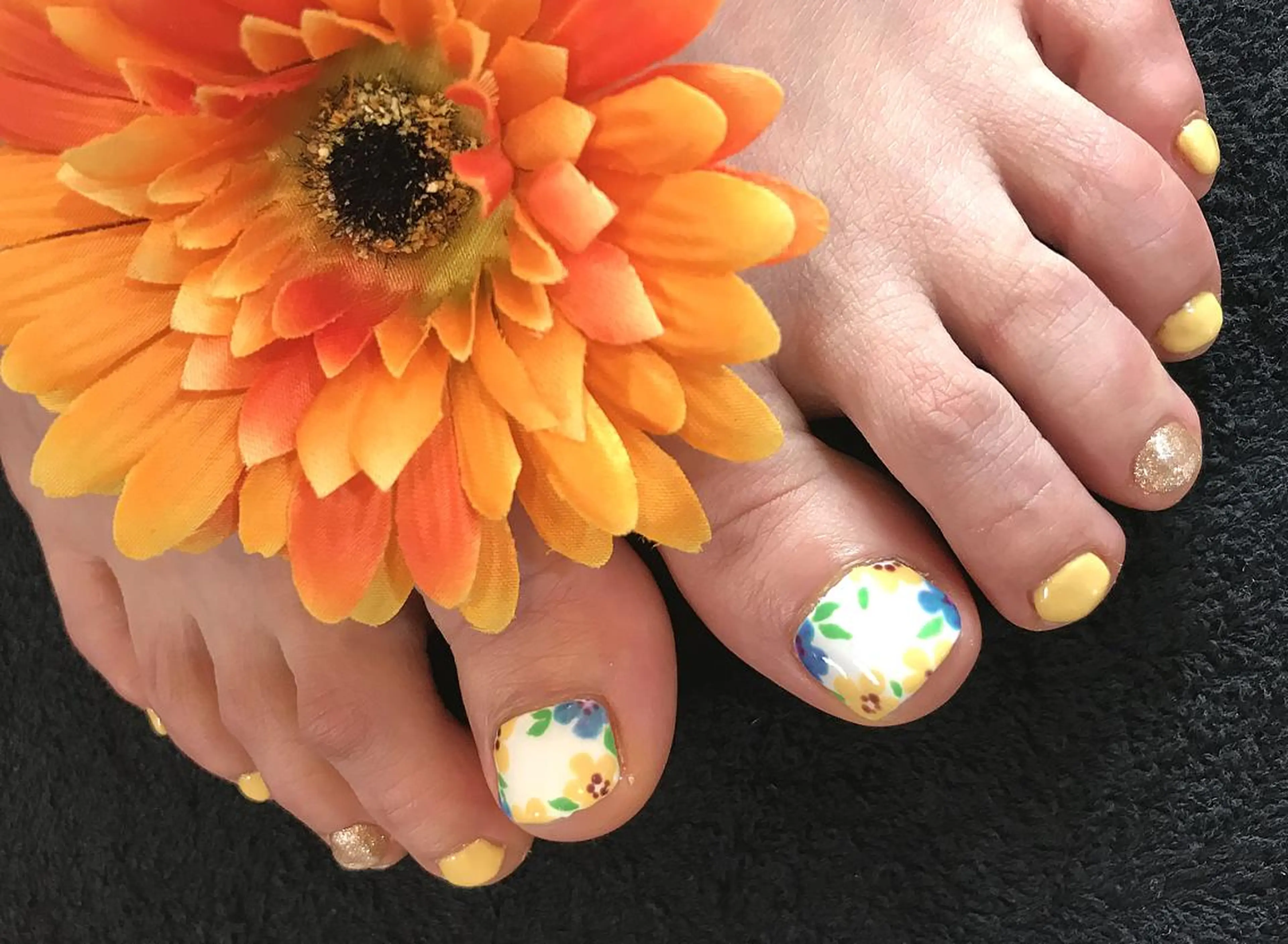 ネイル フットネイル ジェルネイル イワサキ  のネイルデザイン