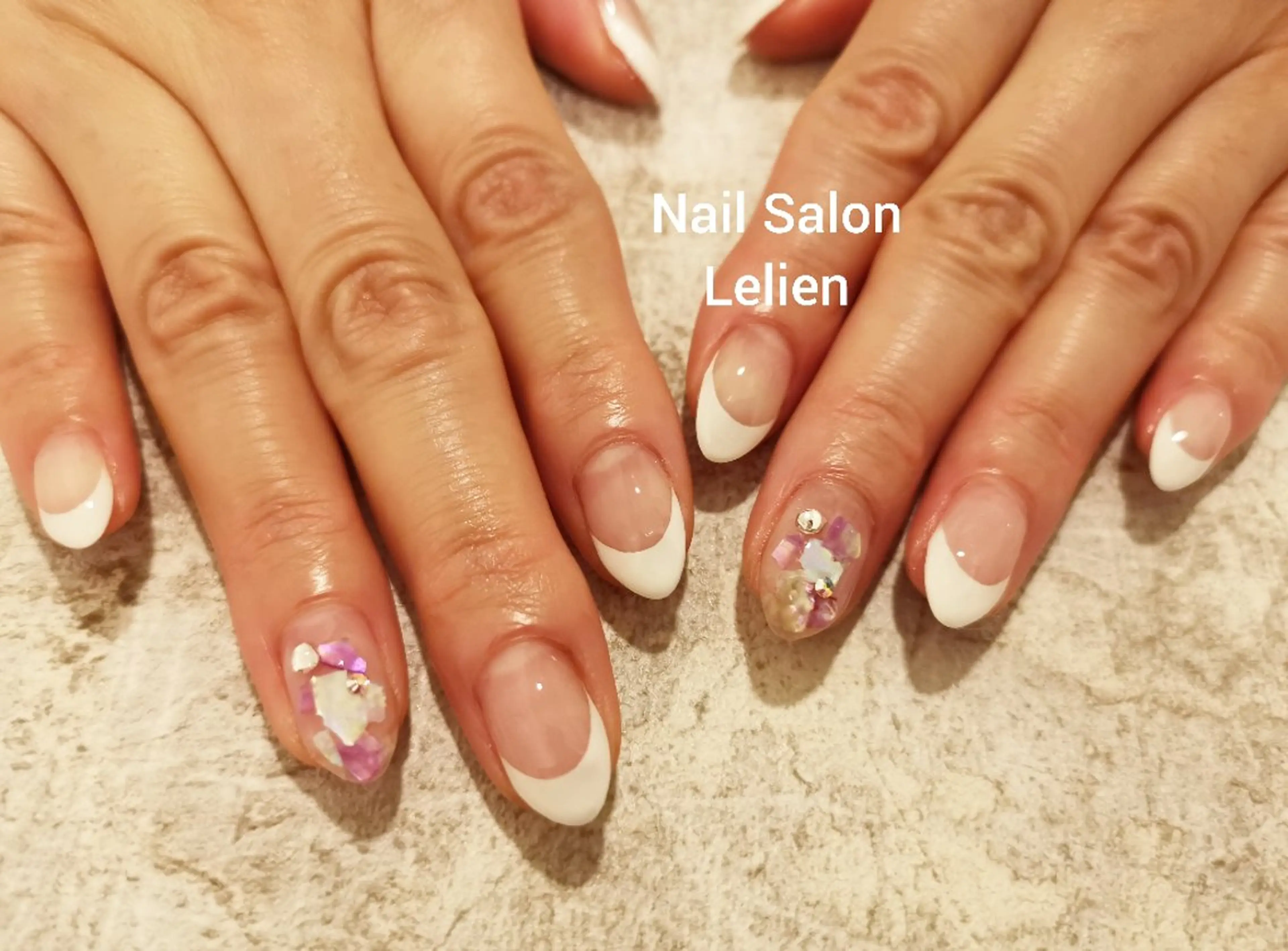 ネイル フレンチネイル ストーンネイル ハンドネイル 人気エリア💖完全個室【ルリエ】所属・ネイルサロン Lelienルリエのネイルデザイン