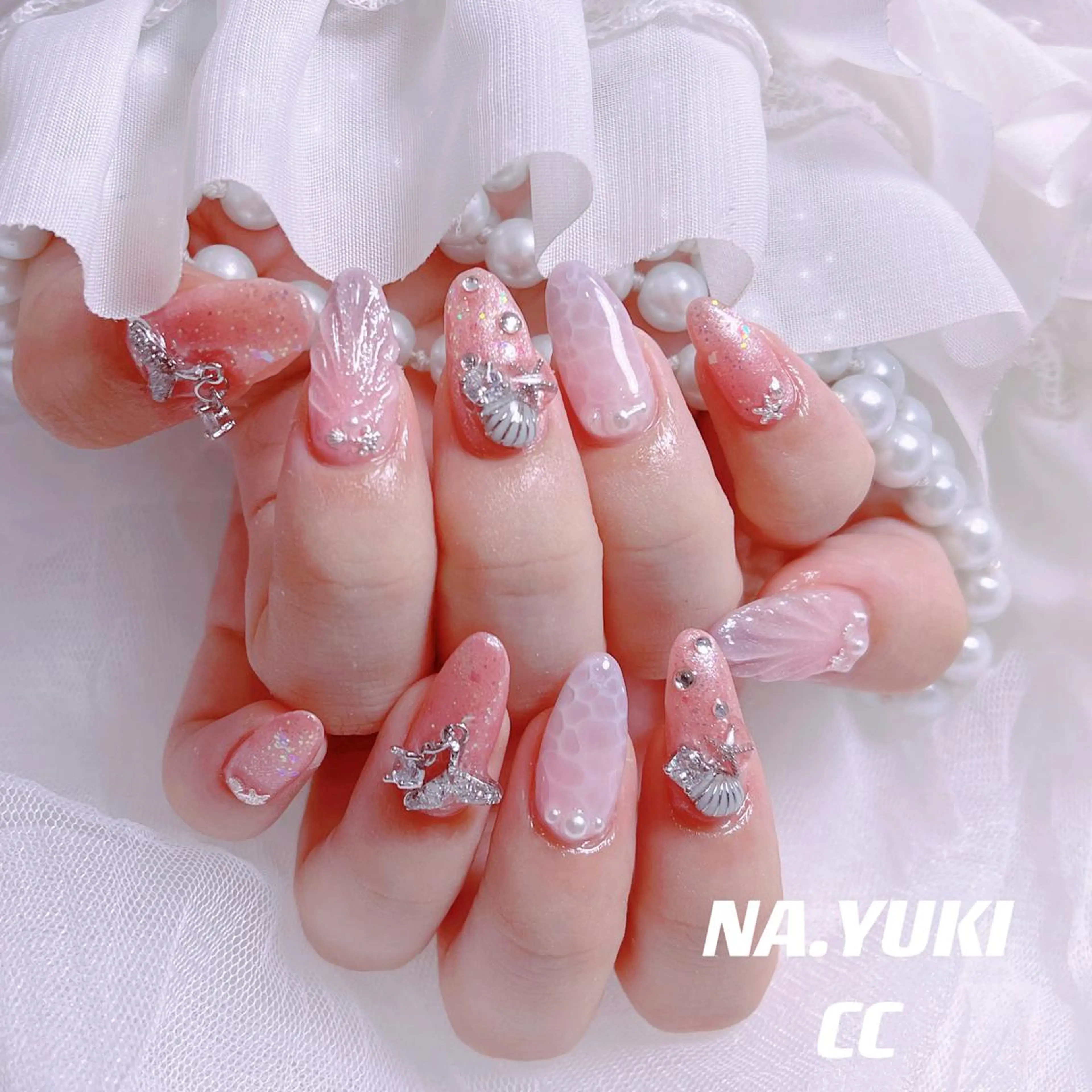 ネイル 🦋 Queenieのネイルデザイン