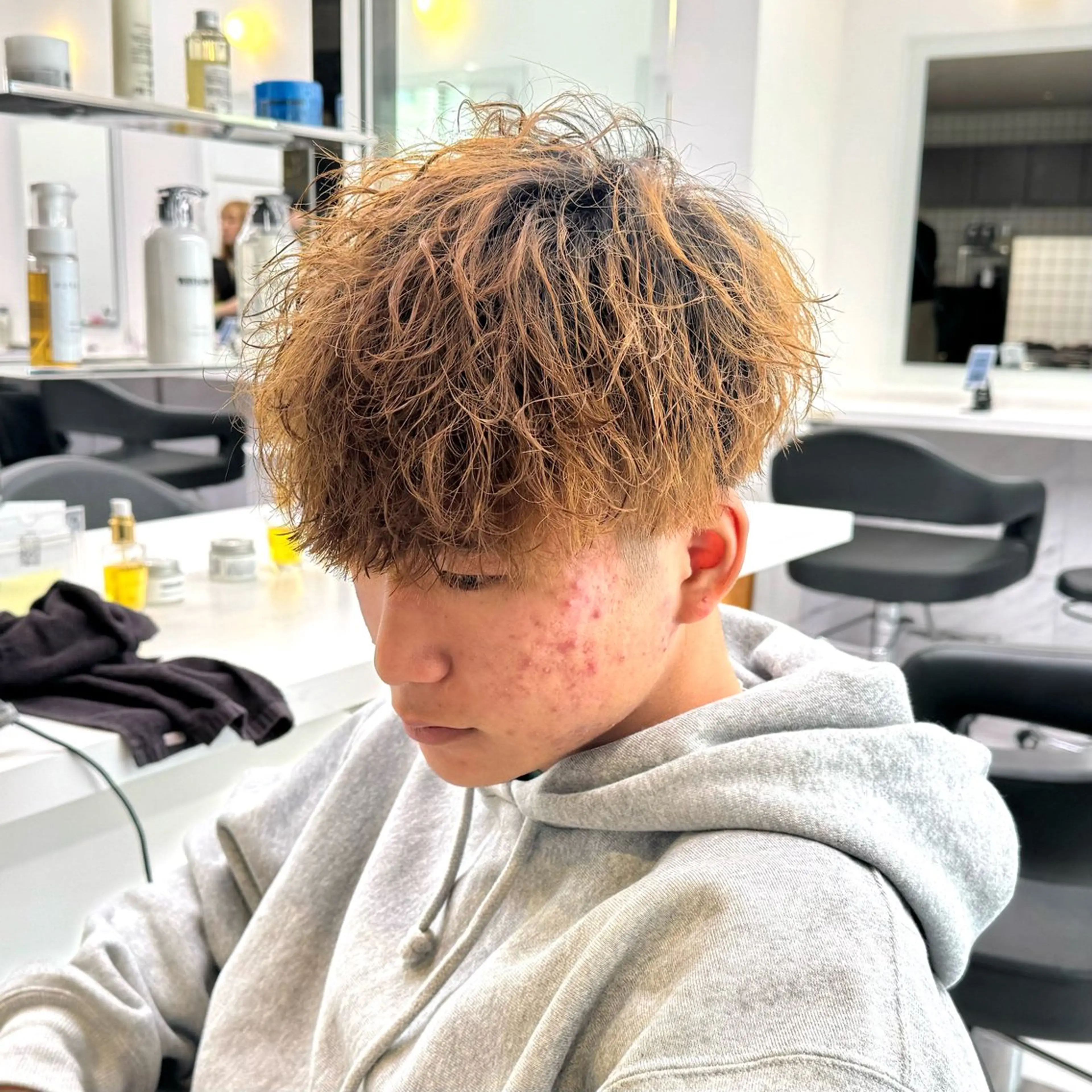 ショート パーマ ヘアアレンジ メンズ 顔まわりカット の達人のヘアスタイル